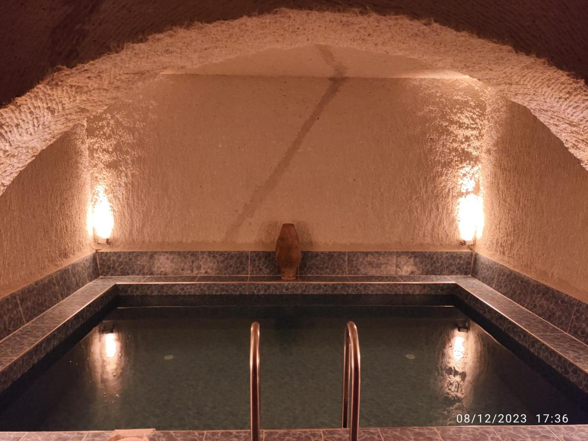 Junior Suite with Private Pool - Photo 12