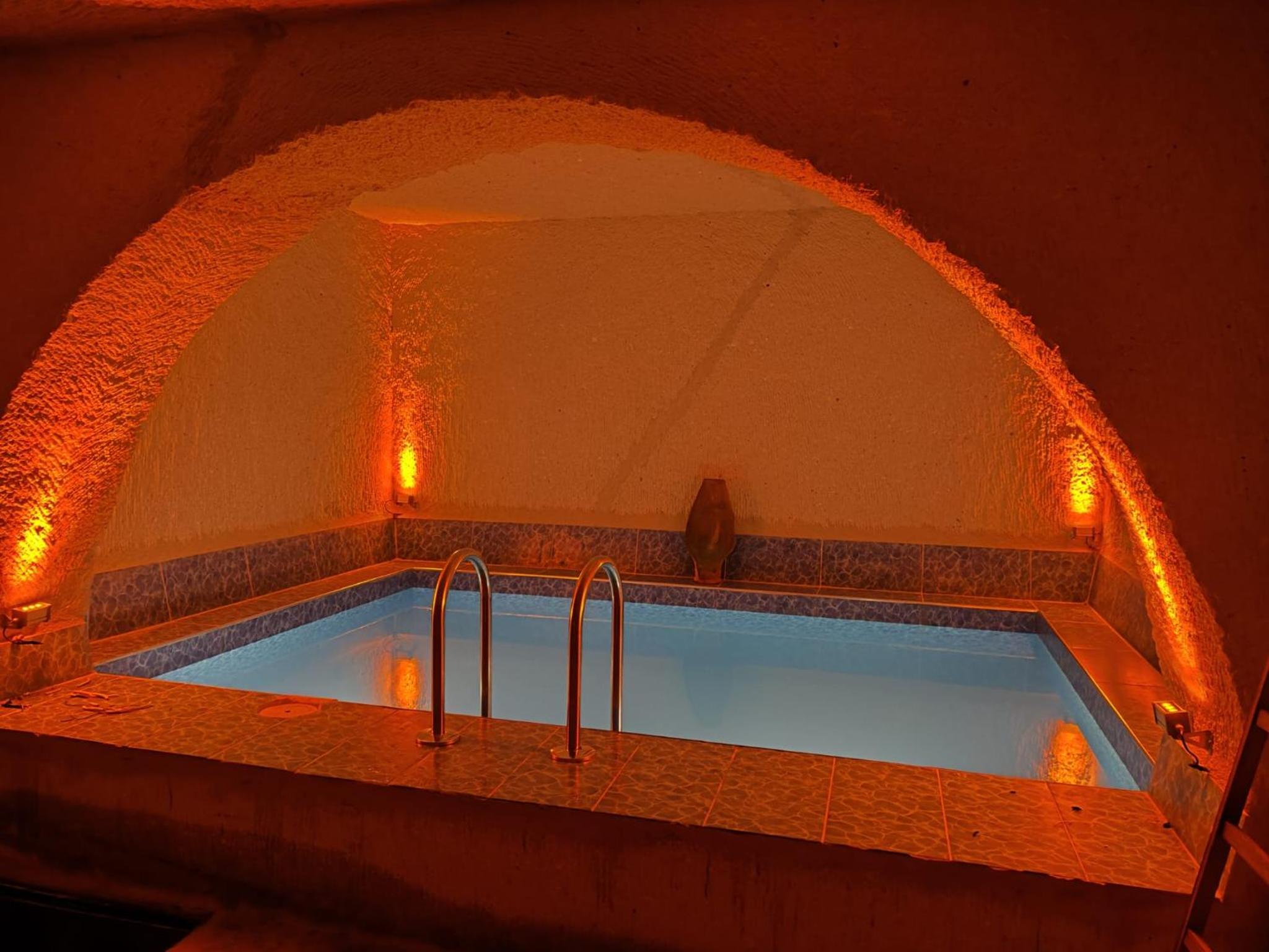 Junior Suite with Private Pool - Photo 10
