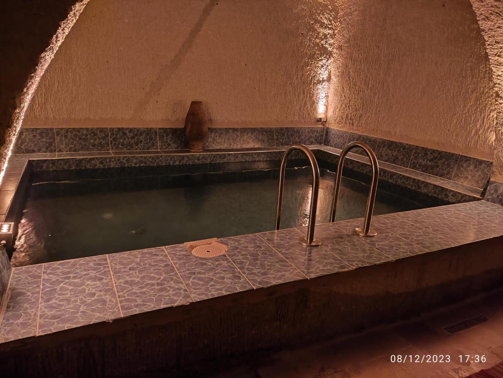 Junior Suite with Private Pool - Photo 8