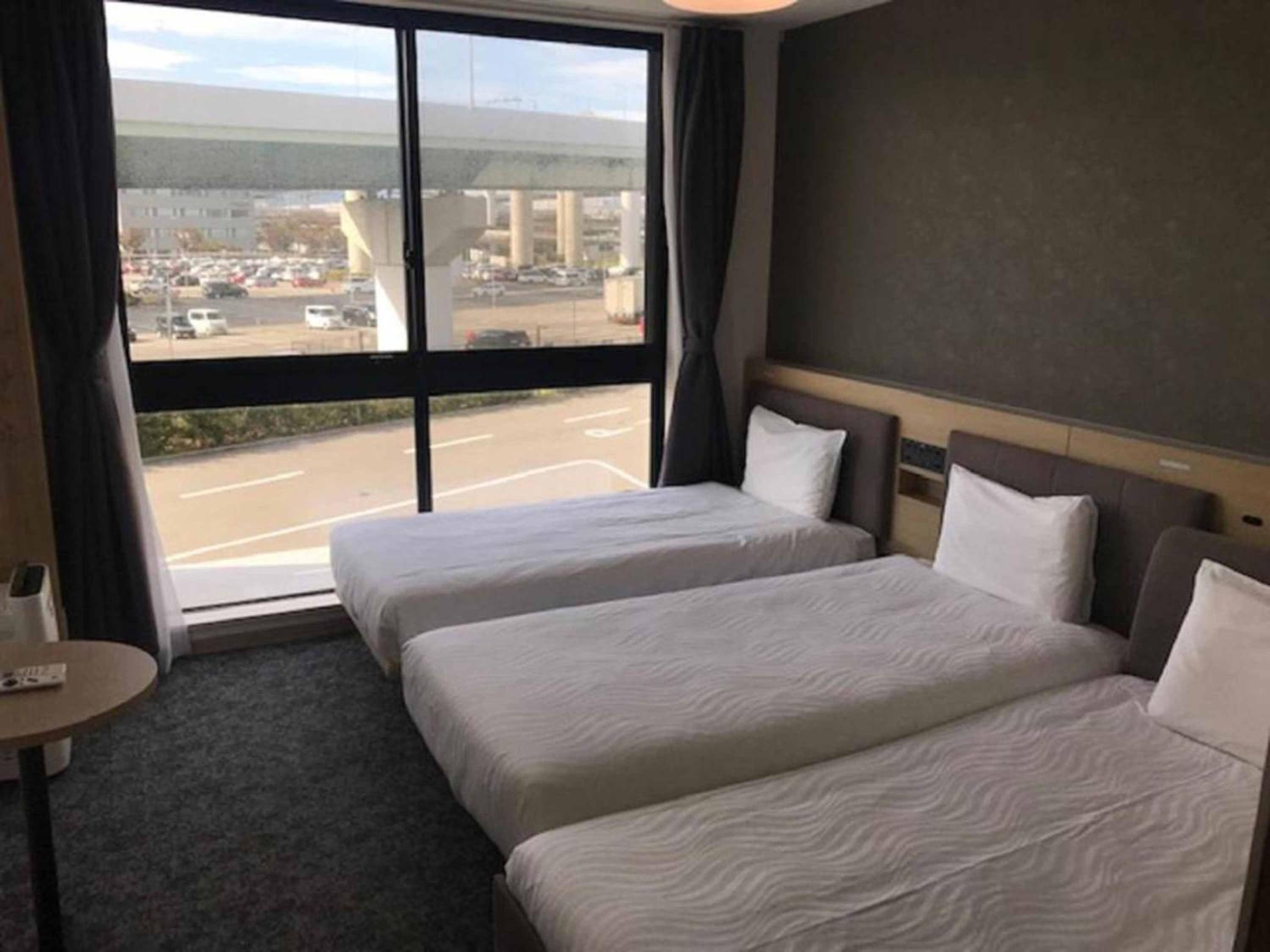 Triple Room with 2 Single Beds and 1 Sofa Bed - Photo 16