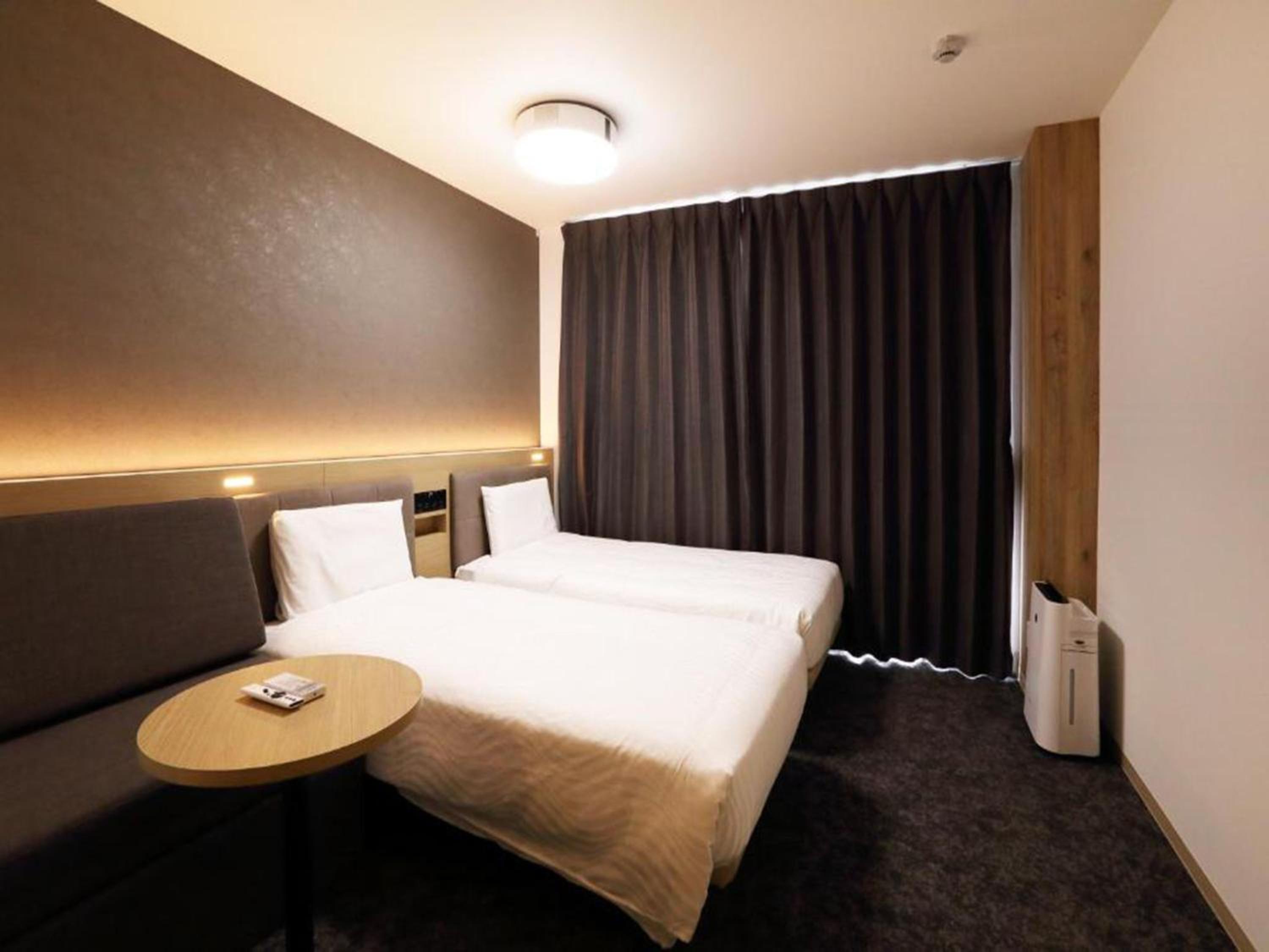 Triple Room with 2 Single Beds and 1 Sofa Bed - Photo 24