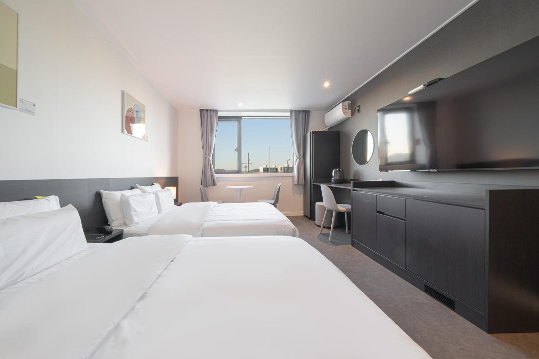 Deluxe Twin Room - Photo 2