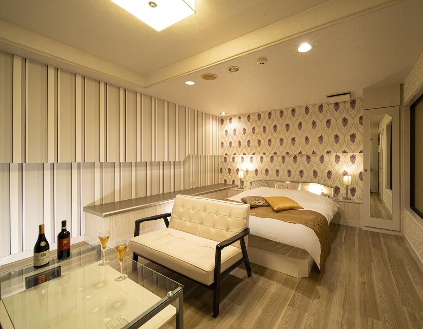 Standard Double Room - Photo 9