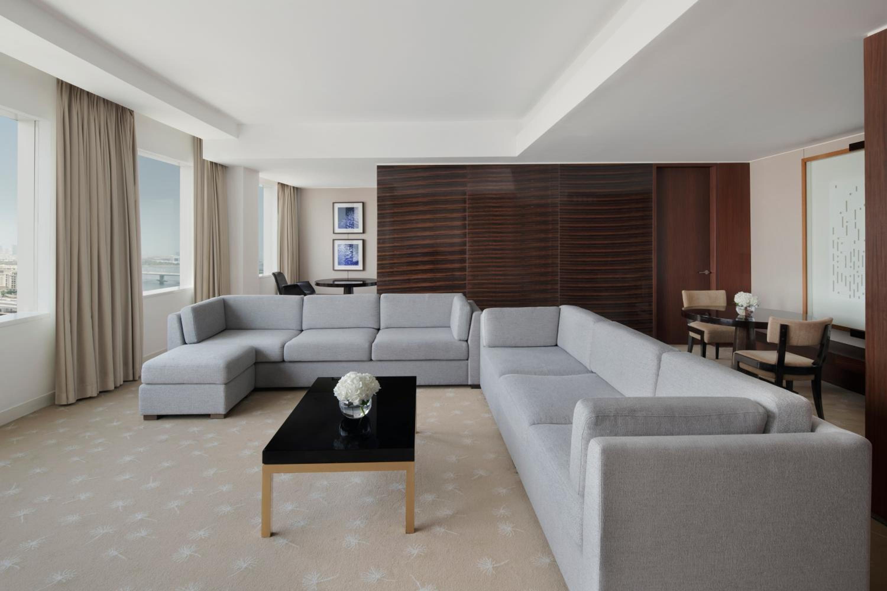 Two-Bedroom Suite - Club Lounge Access