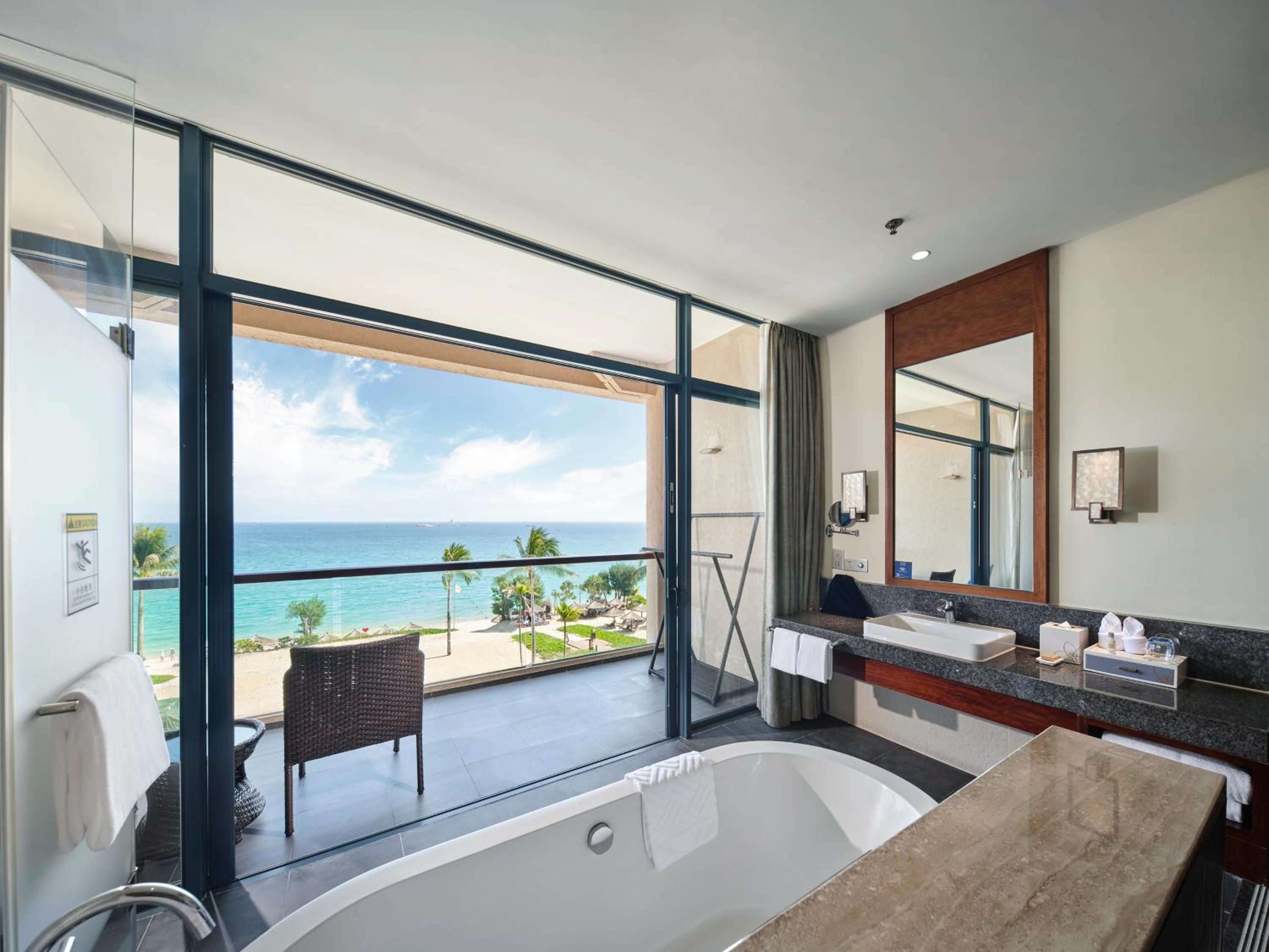 Beach Front Suite thumbnail 5