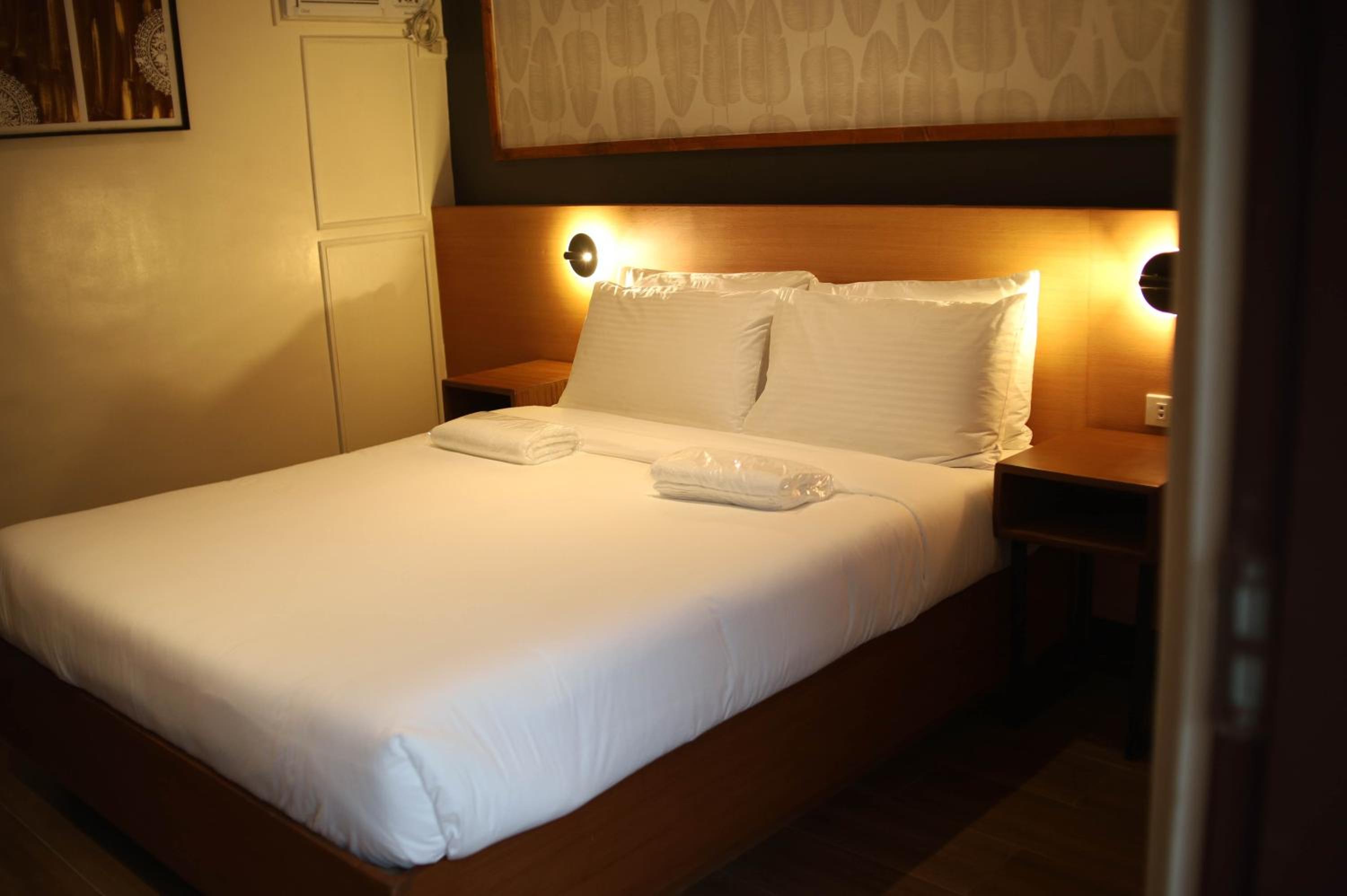Standard Queen Room photo 3