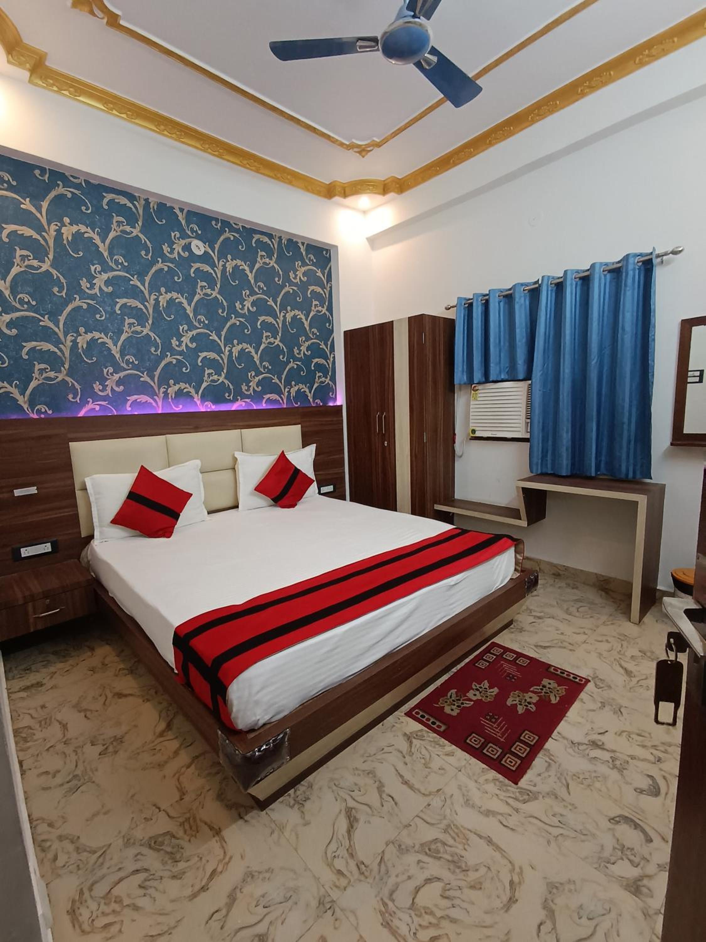 Deluxe Double Room (2 Adults + 1 Child) photo 3