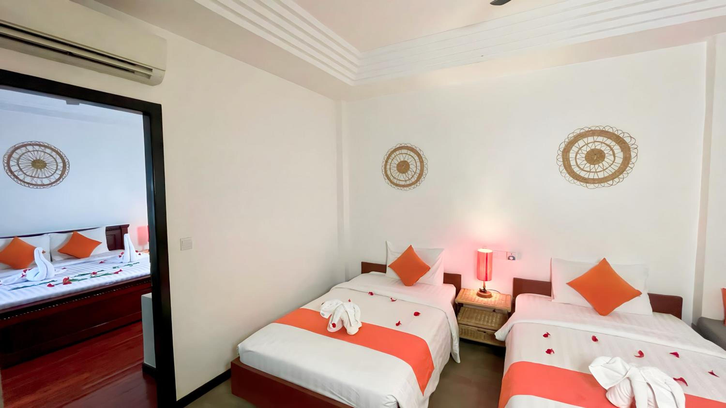 Family Suite With Balcony - Free Pick Up - Photo 2