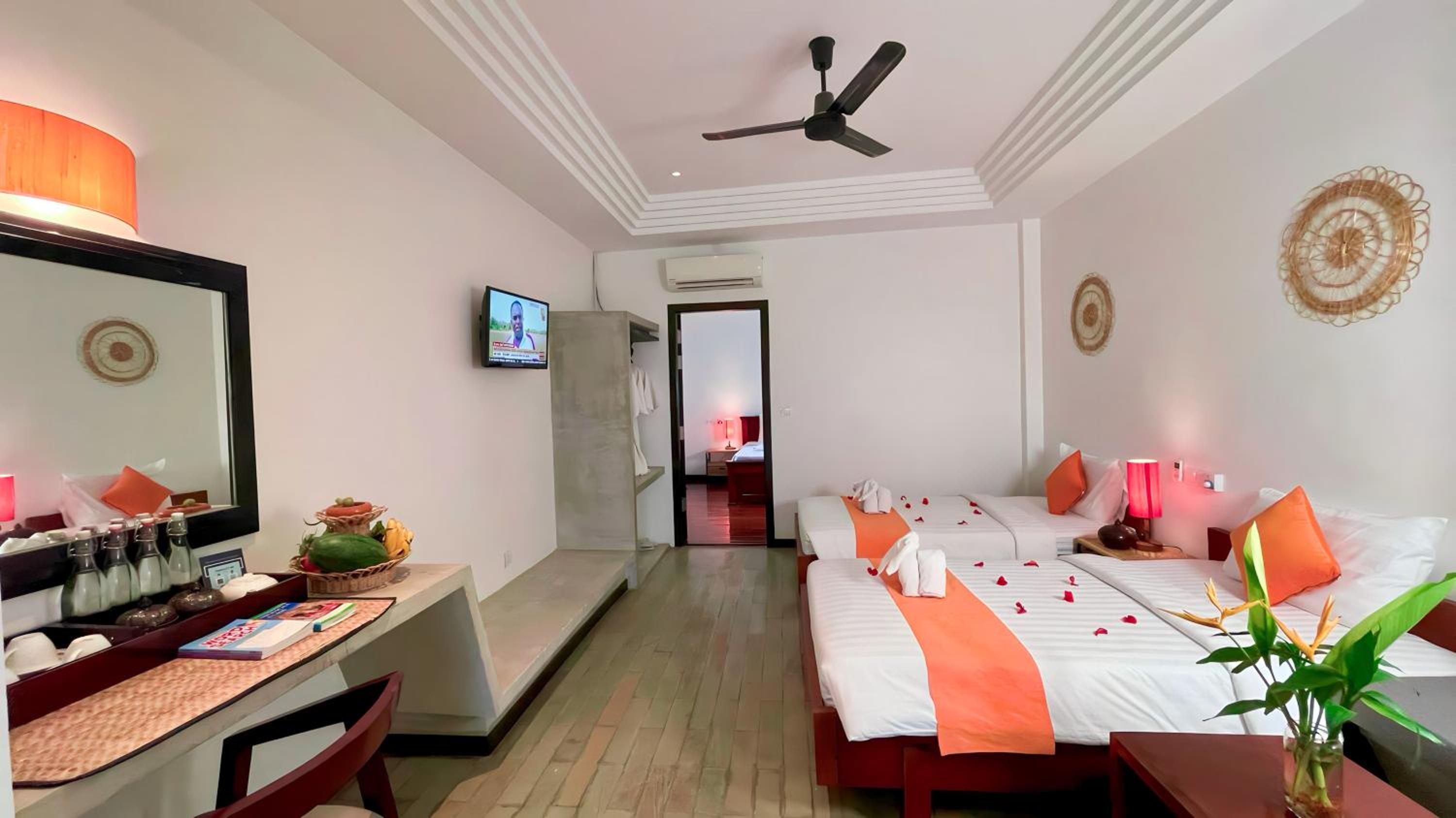 Family Suite With Balcony - Free Pick Up - Photo 1