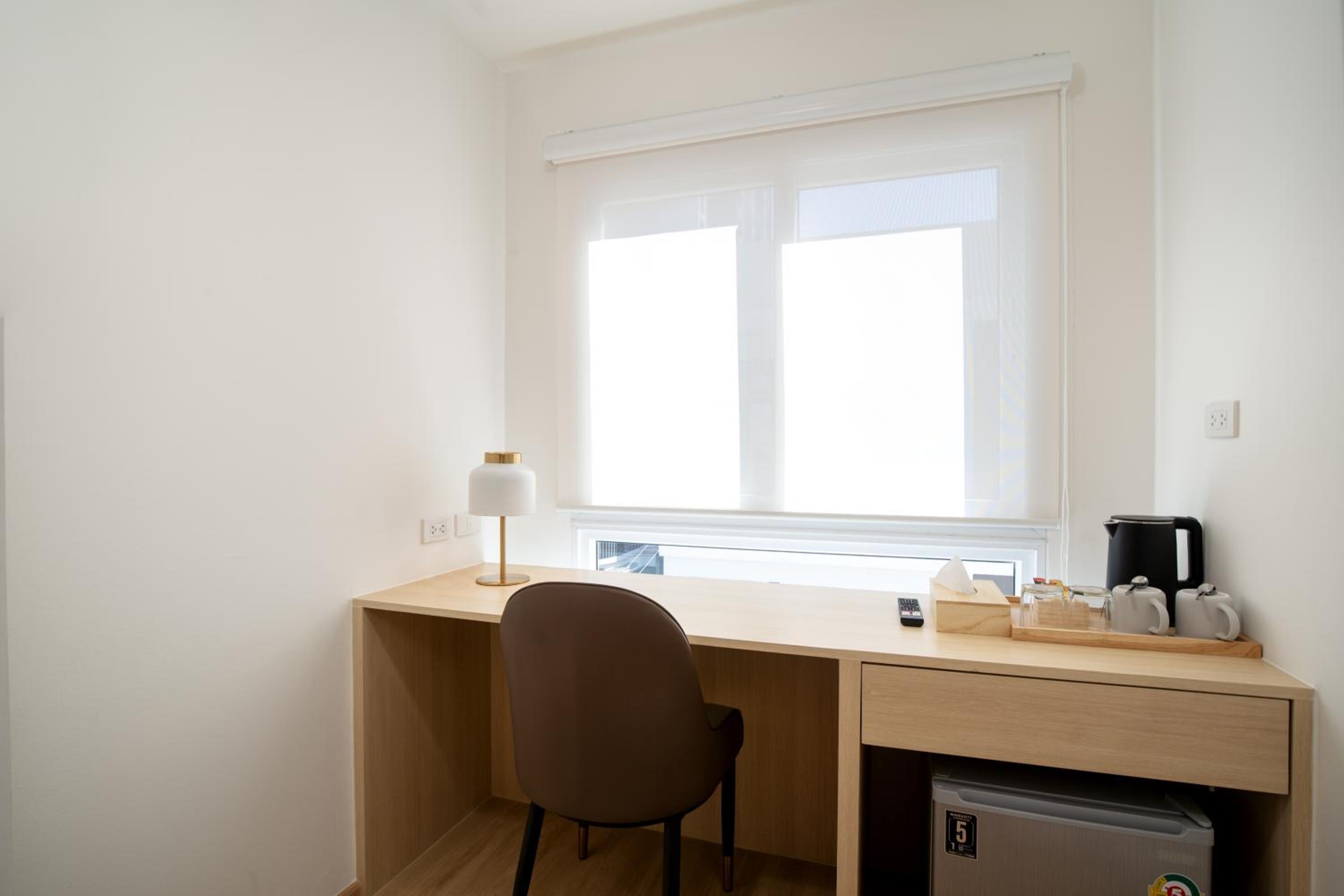 One-Bedroom Suite with balcony photo 3