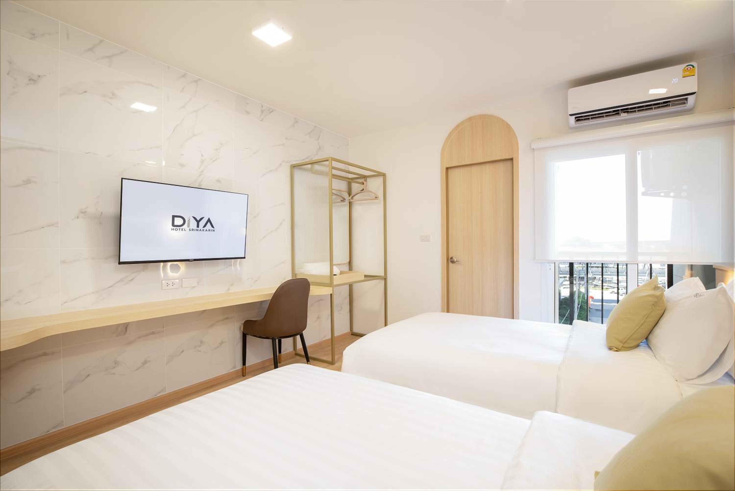 Superior Twin Room with balcony photo 3