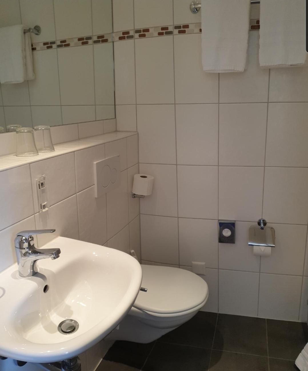 Standard Double Room - Photo 3