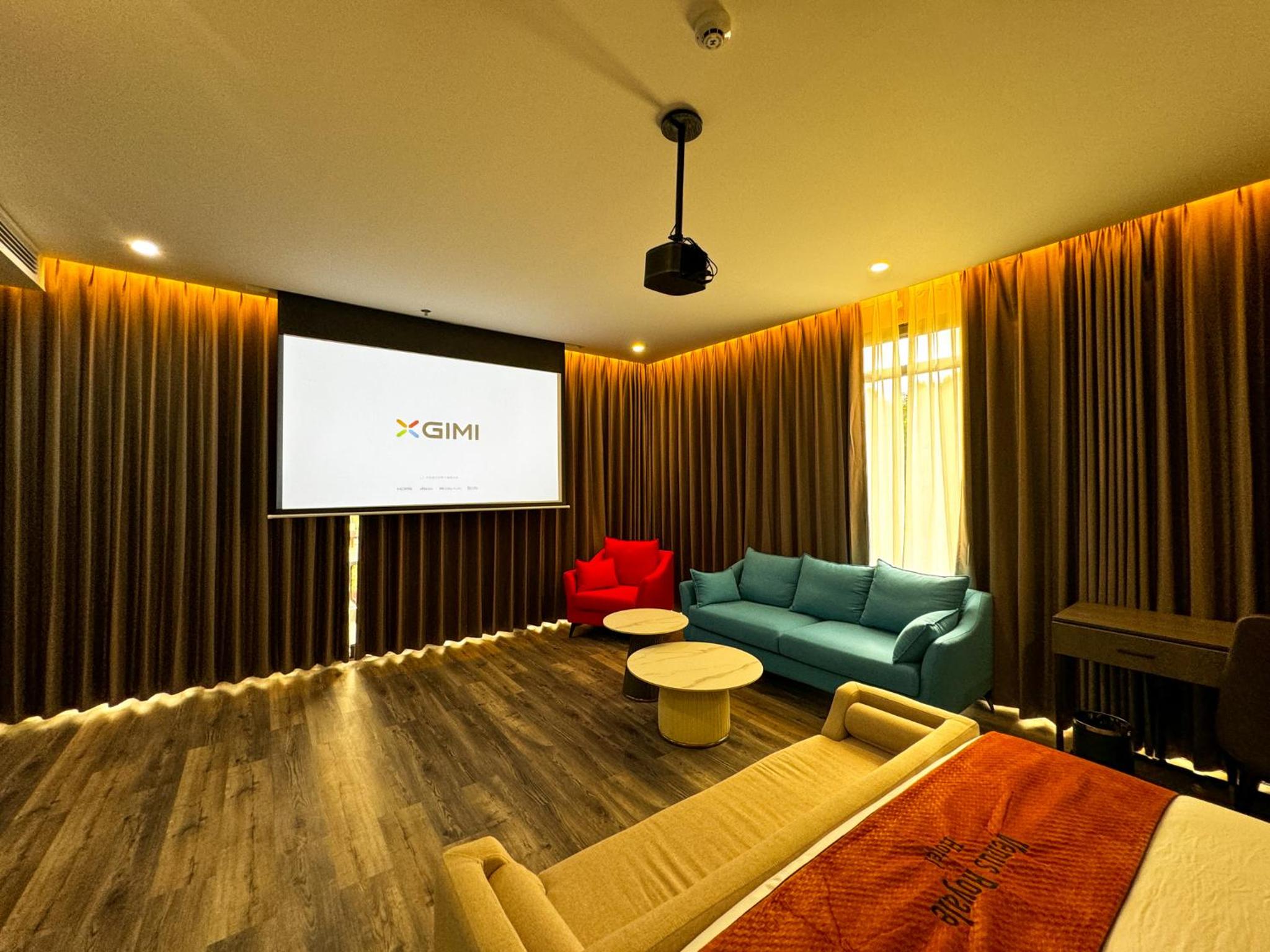 Deluxe King Suite - Photo 3