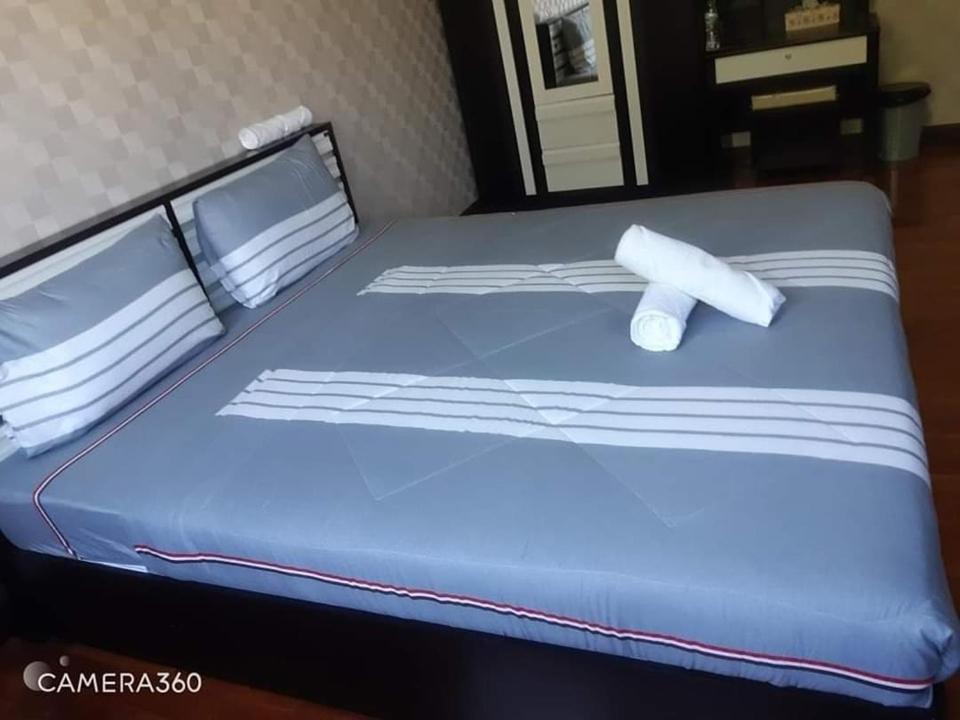 Deluxe Room (2 Adults + 1 Child) - Photo 1