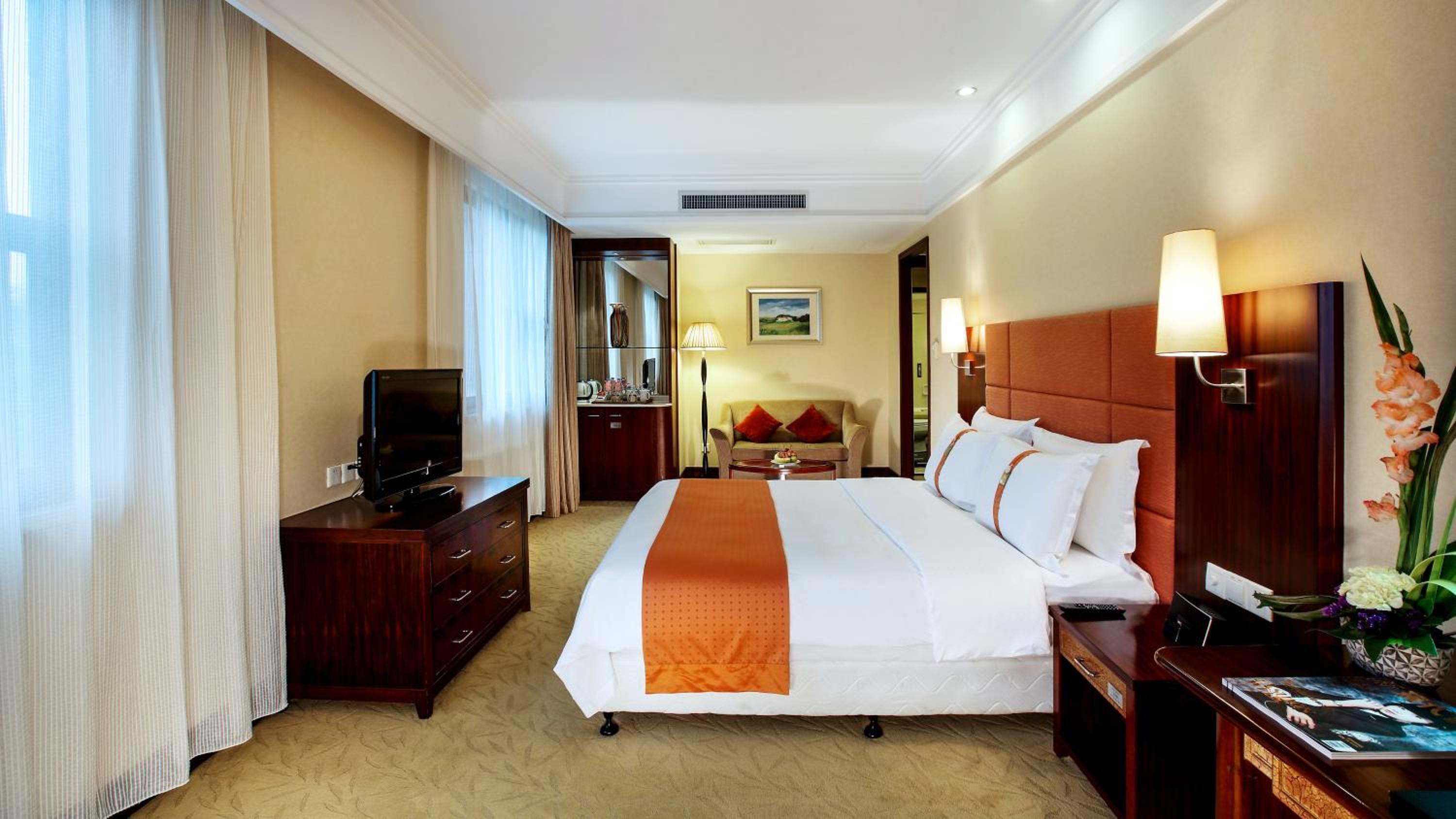 Premium King Room - Lounge Access - Photo 1