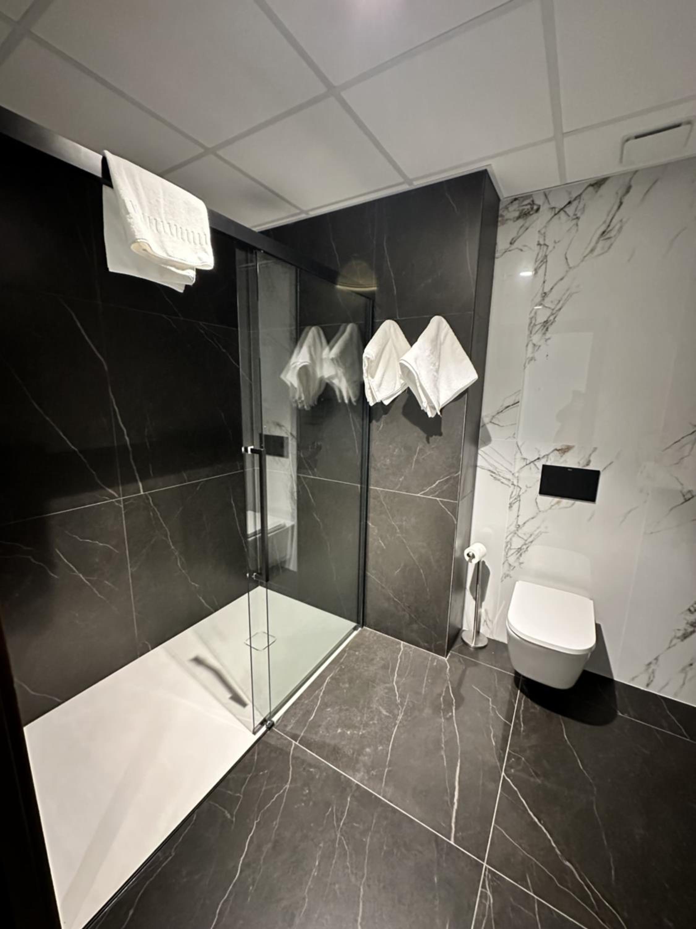 King Room with Spa Bath - Photo 6