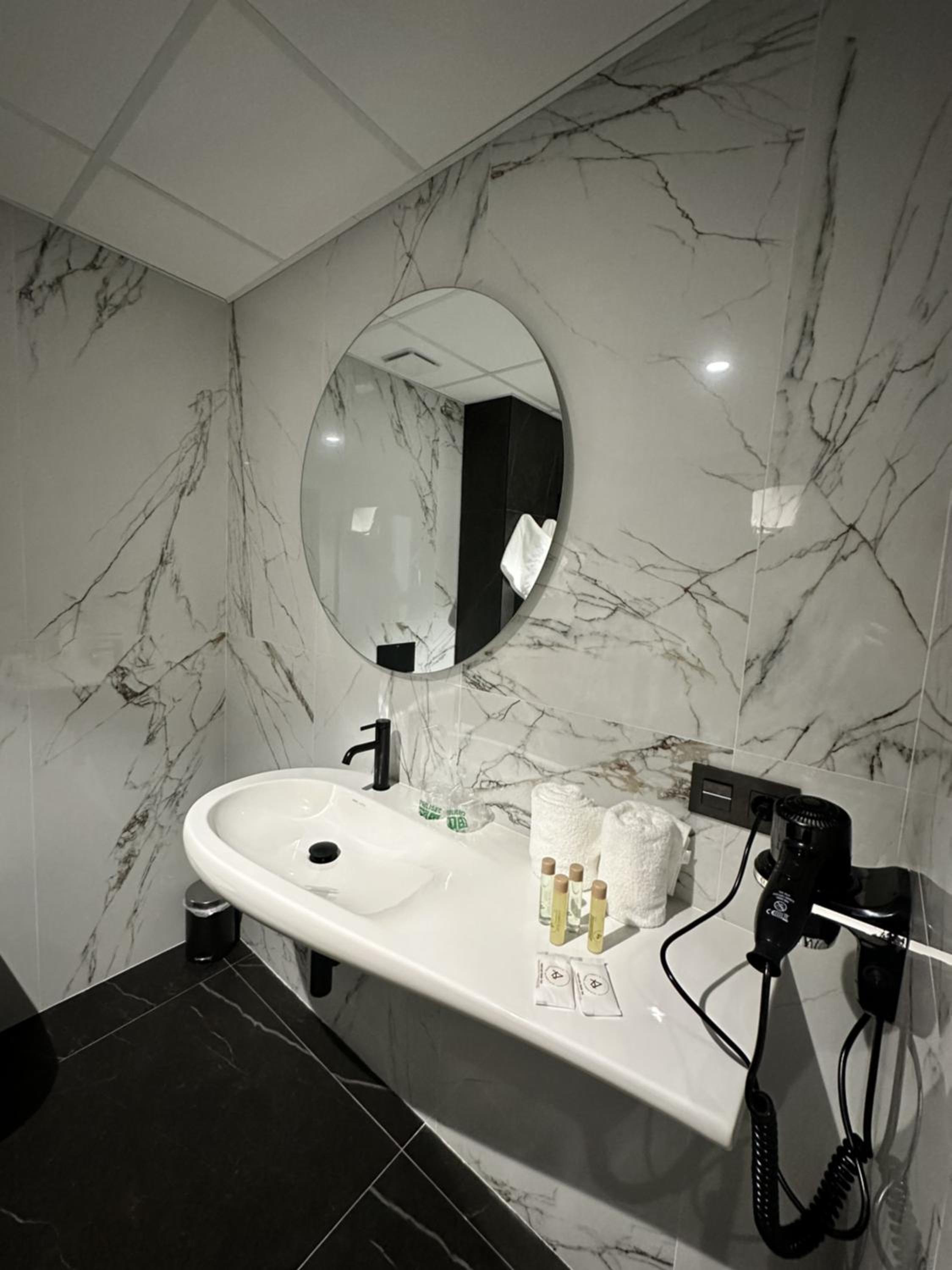 King Room with Spa Bath - Photo 7