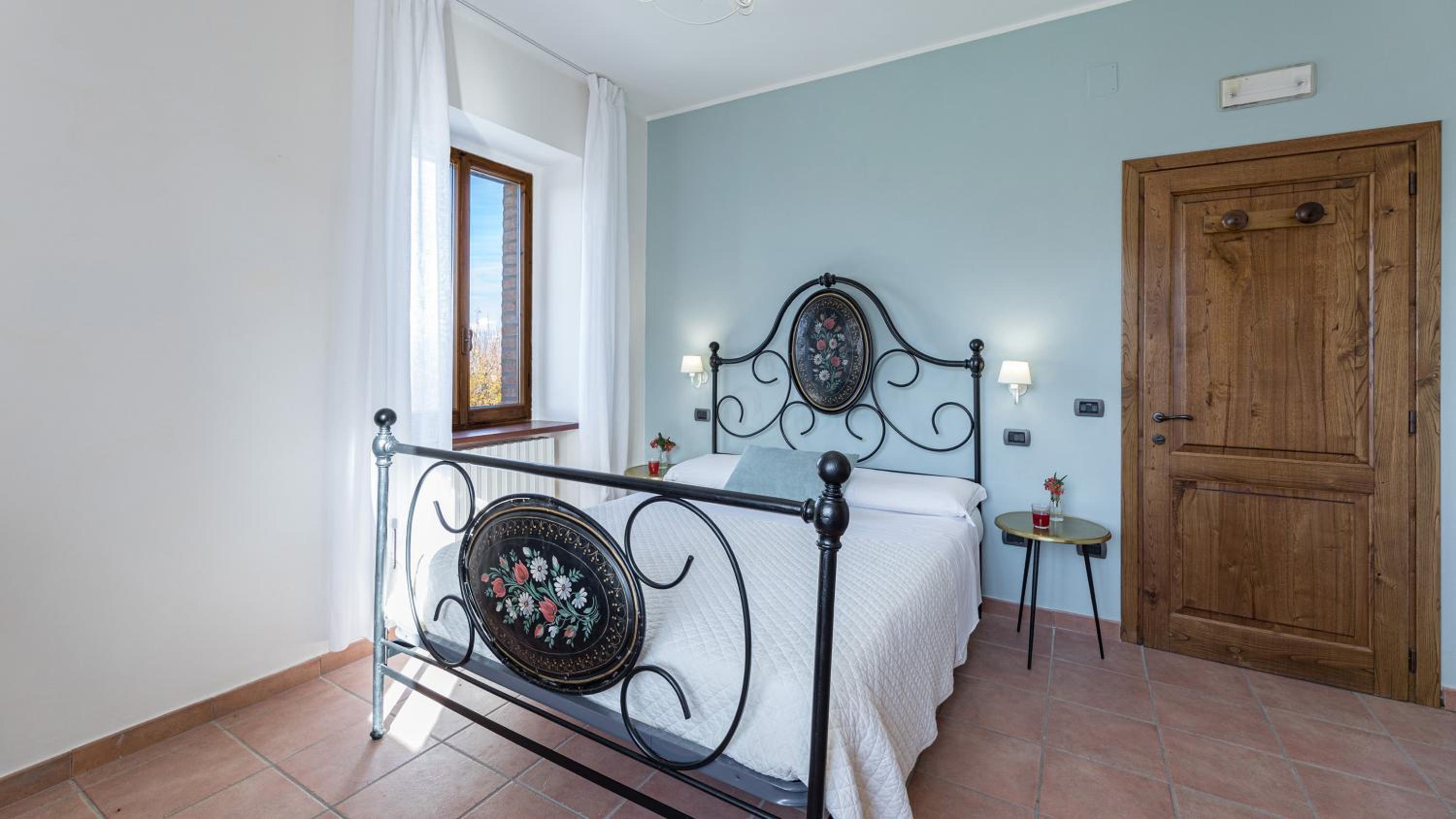 Six-Bedroom Villa  photo 3