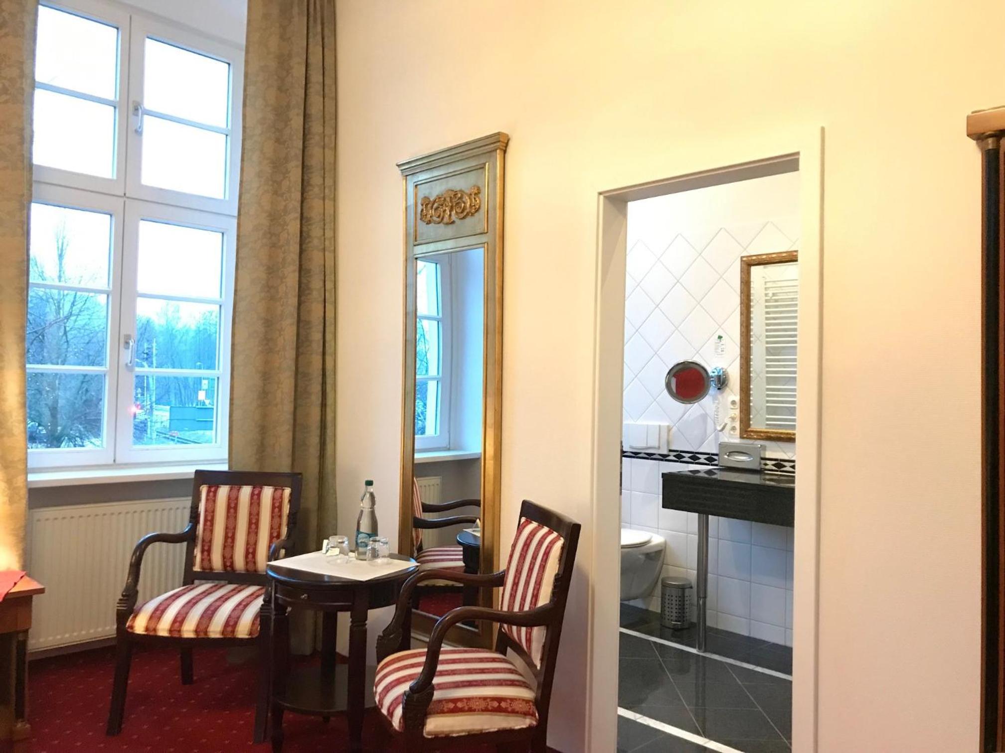 Small Suite - Photo 1