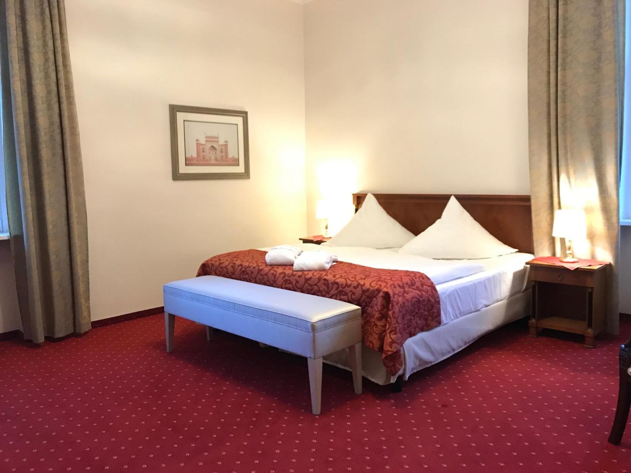 Small Suite - Photo 5