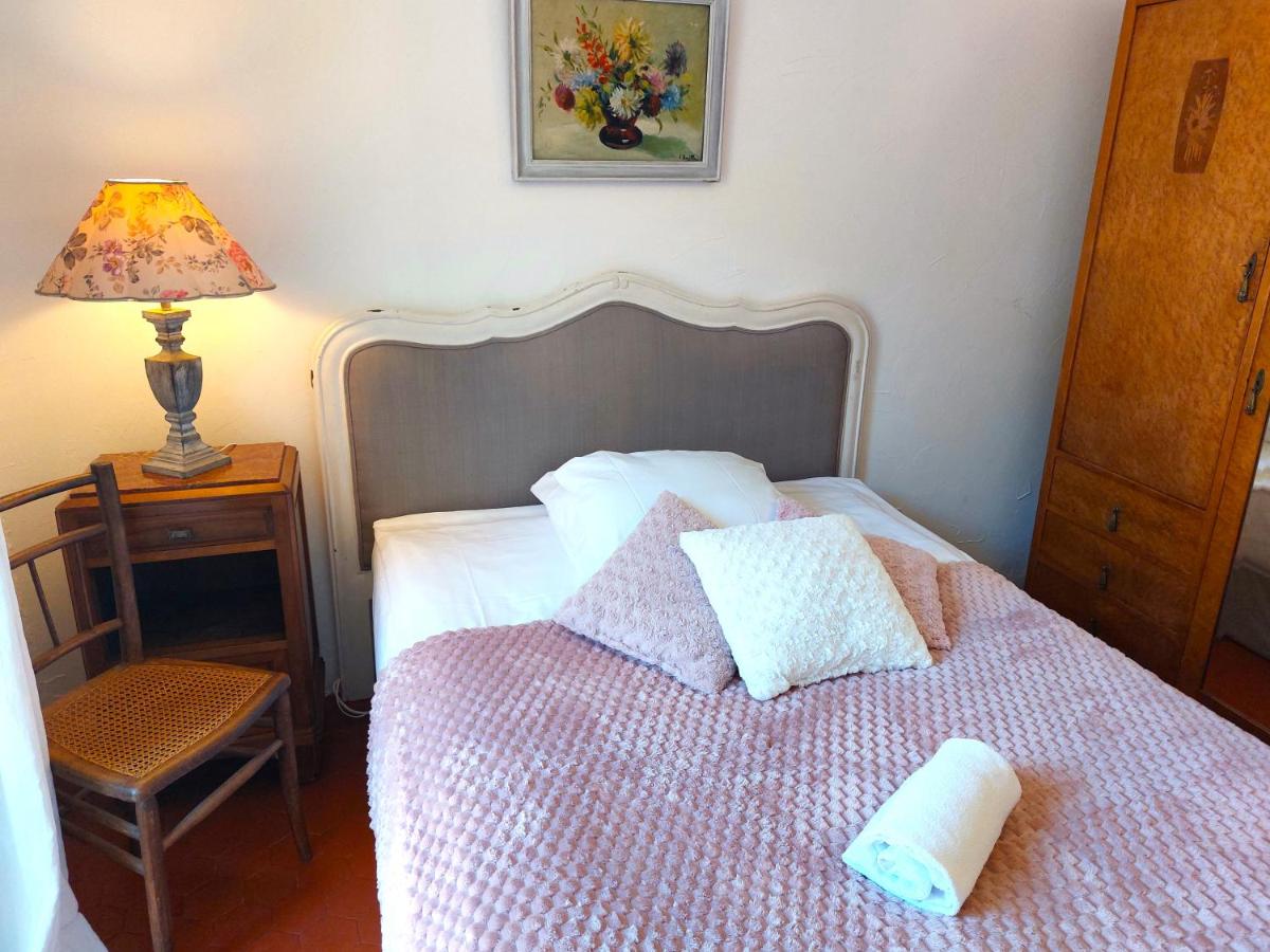 Single Room with Shared Shower and Toilet photo 2