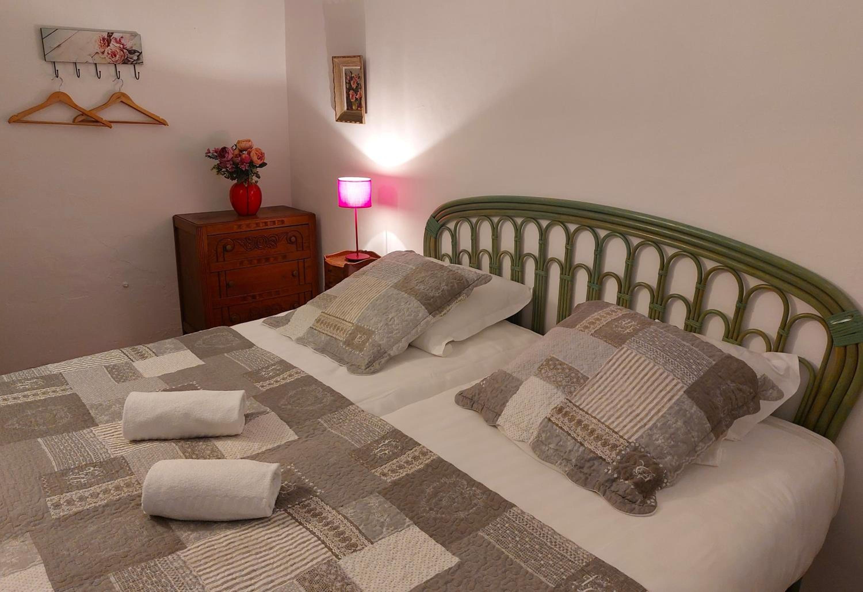 Double Room with Shared Bathroom photo 2