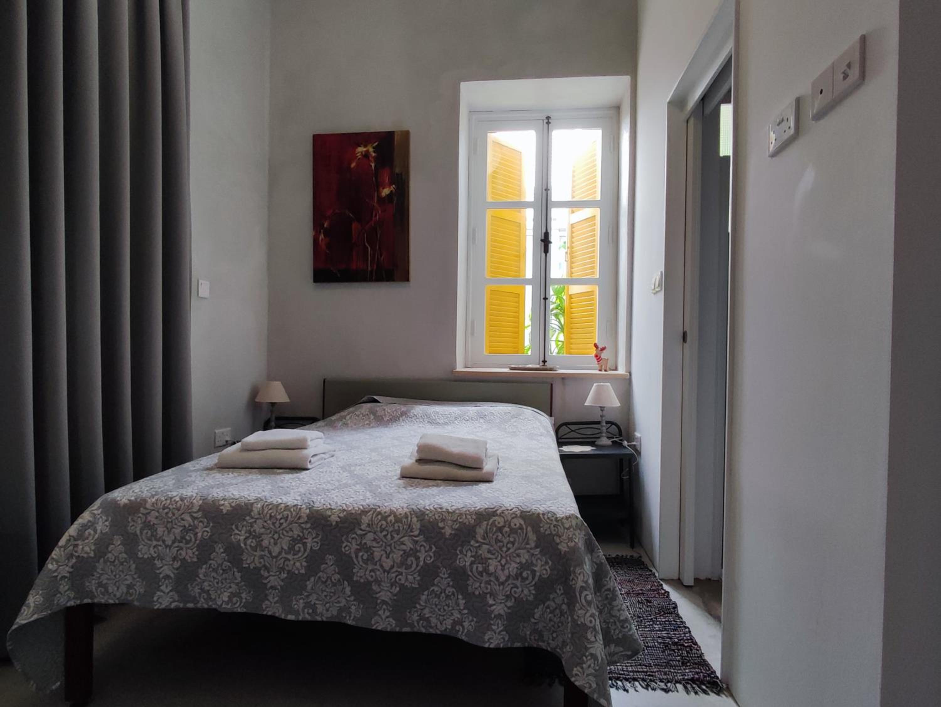One-Bedroom Apartment - Photo 8