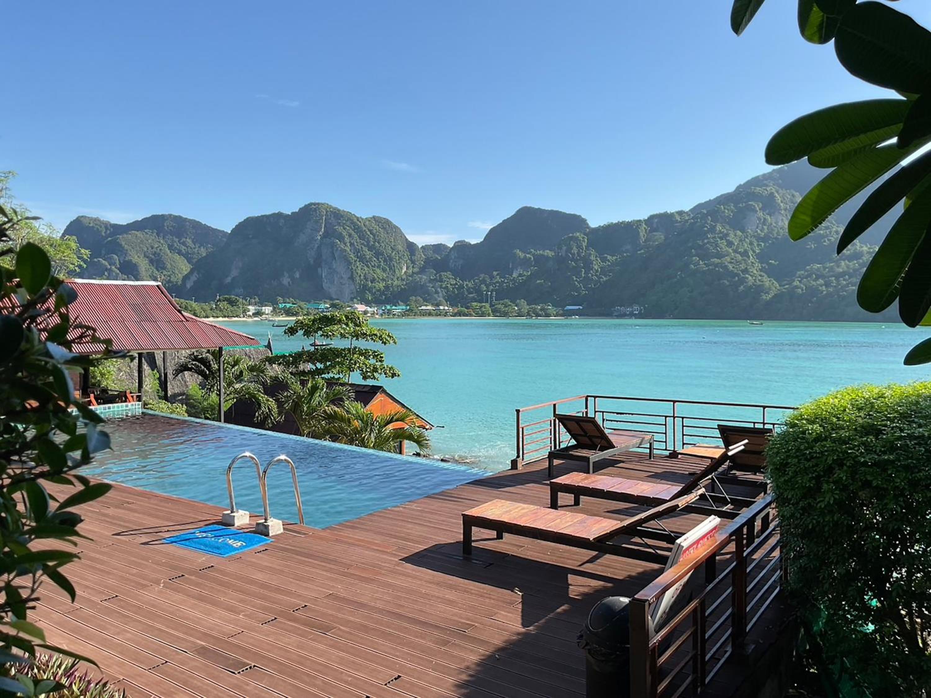 Deluxe Family Bungalow photo 2