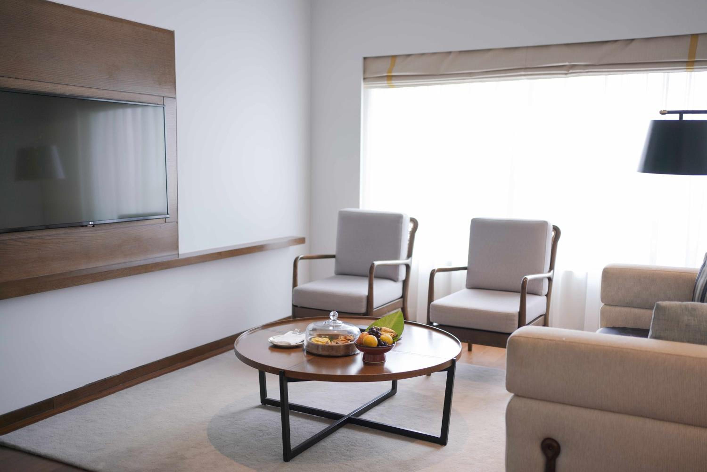 Deluxe Twin Room, Complimentary Airport Transfers and Tea Tales with Lila from 5pm to 6pm