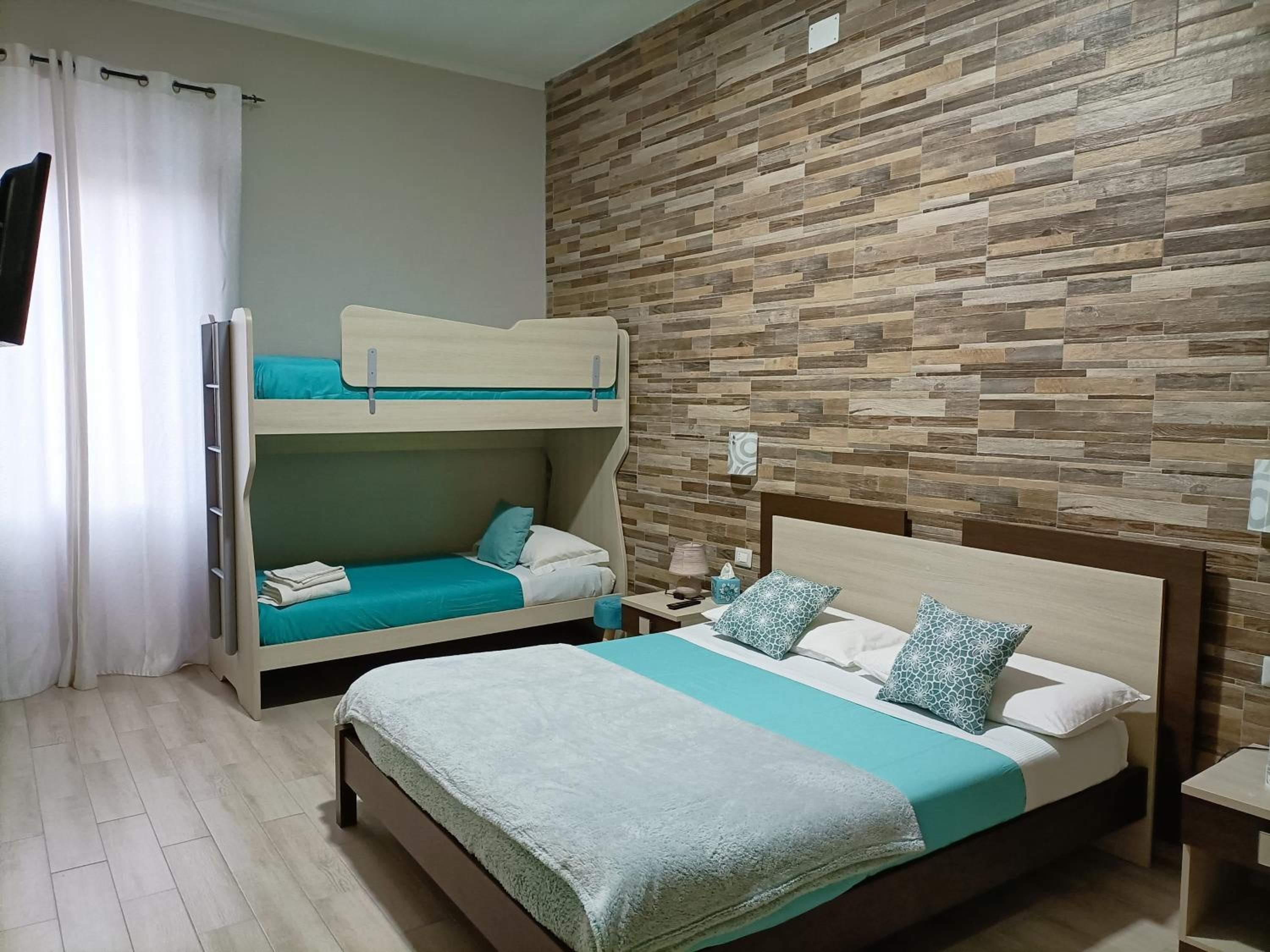Quadruple Room with Private Bathroom - Photo 1