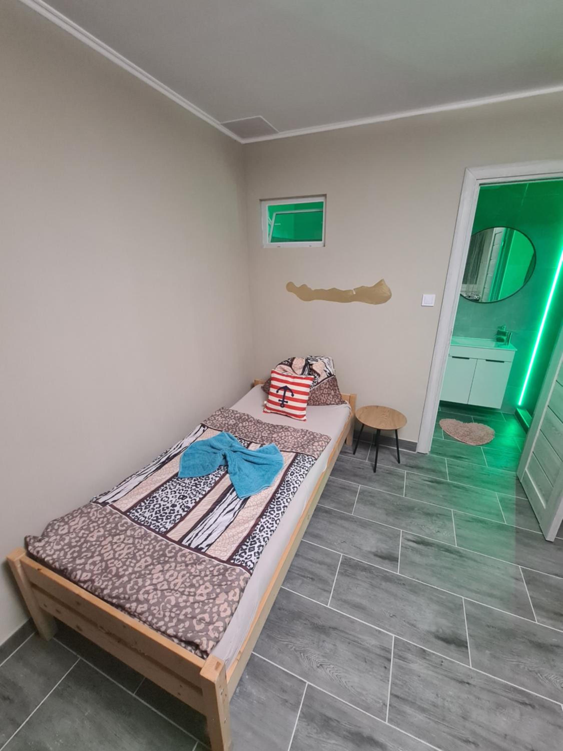 Apartment with Terrace - Photo 24
