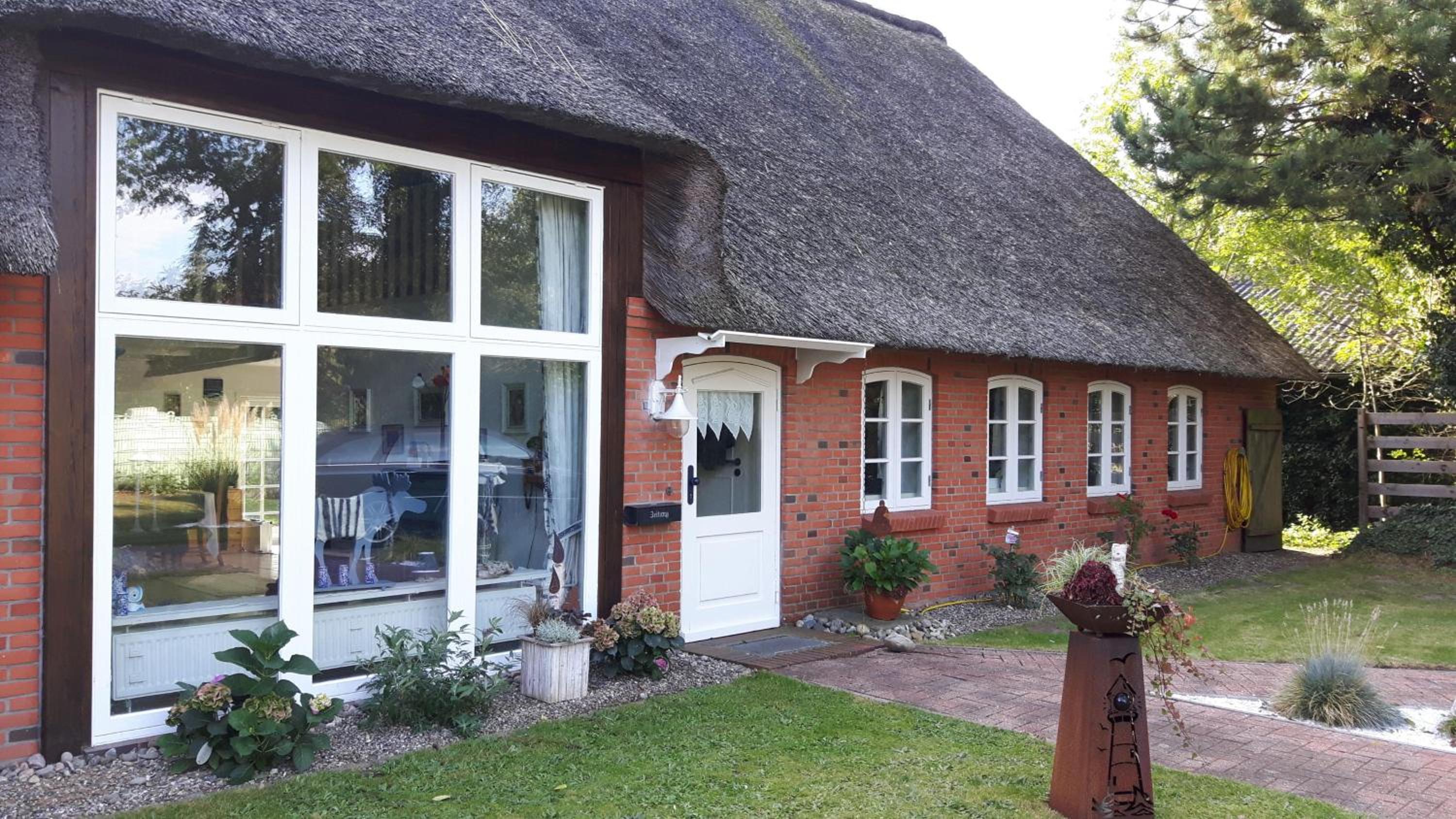 Two-Bedroom House photo 3
