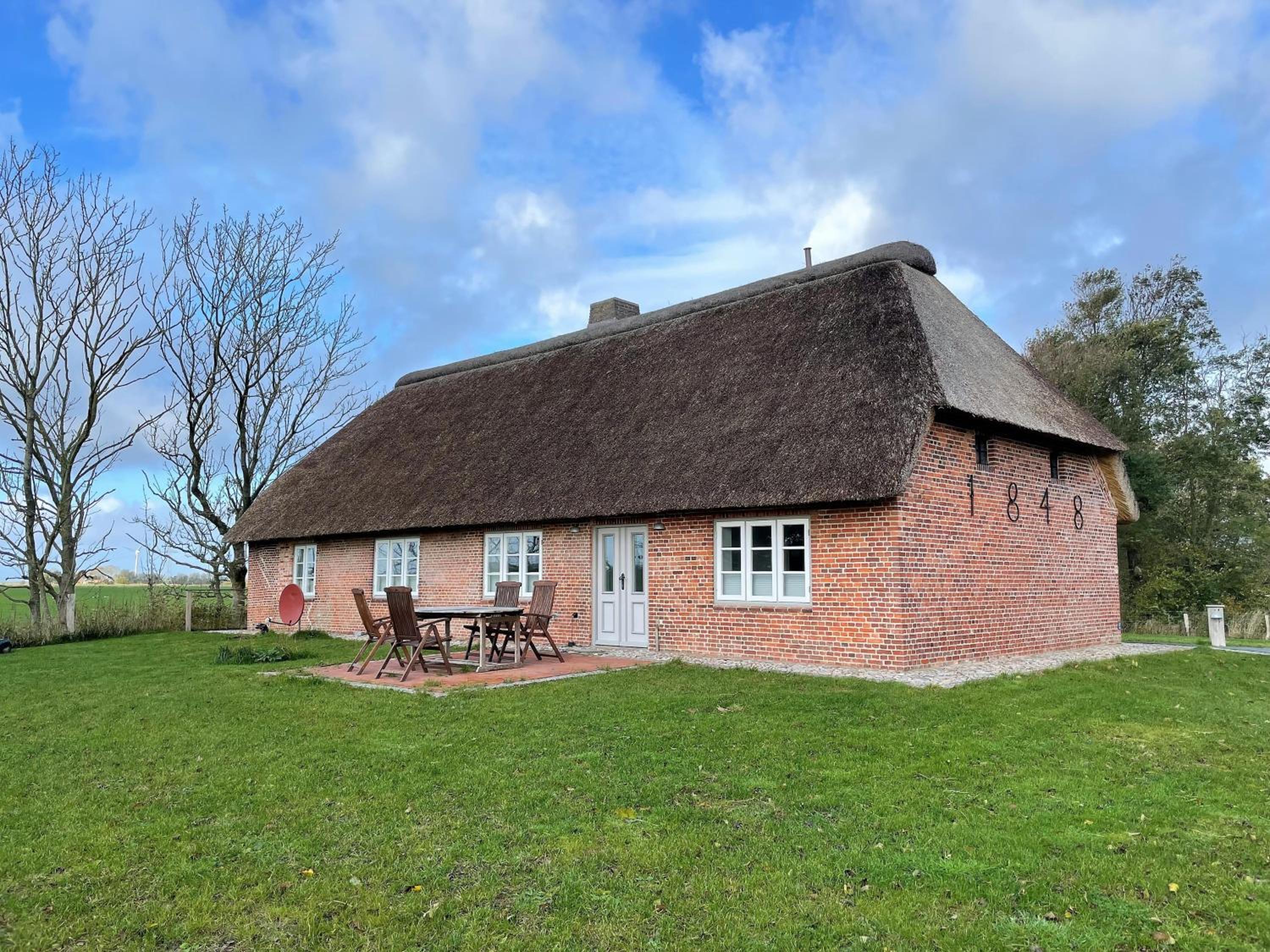Three-Bedroom House photo 2