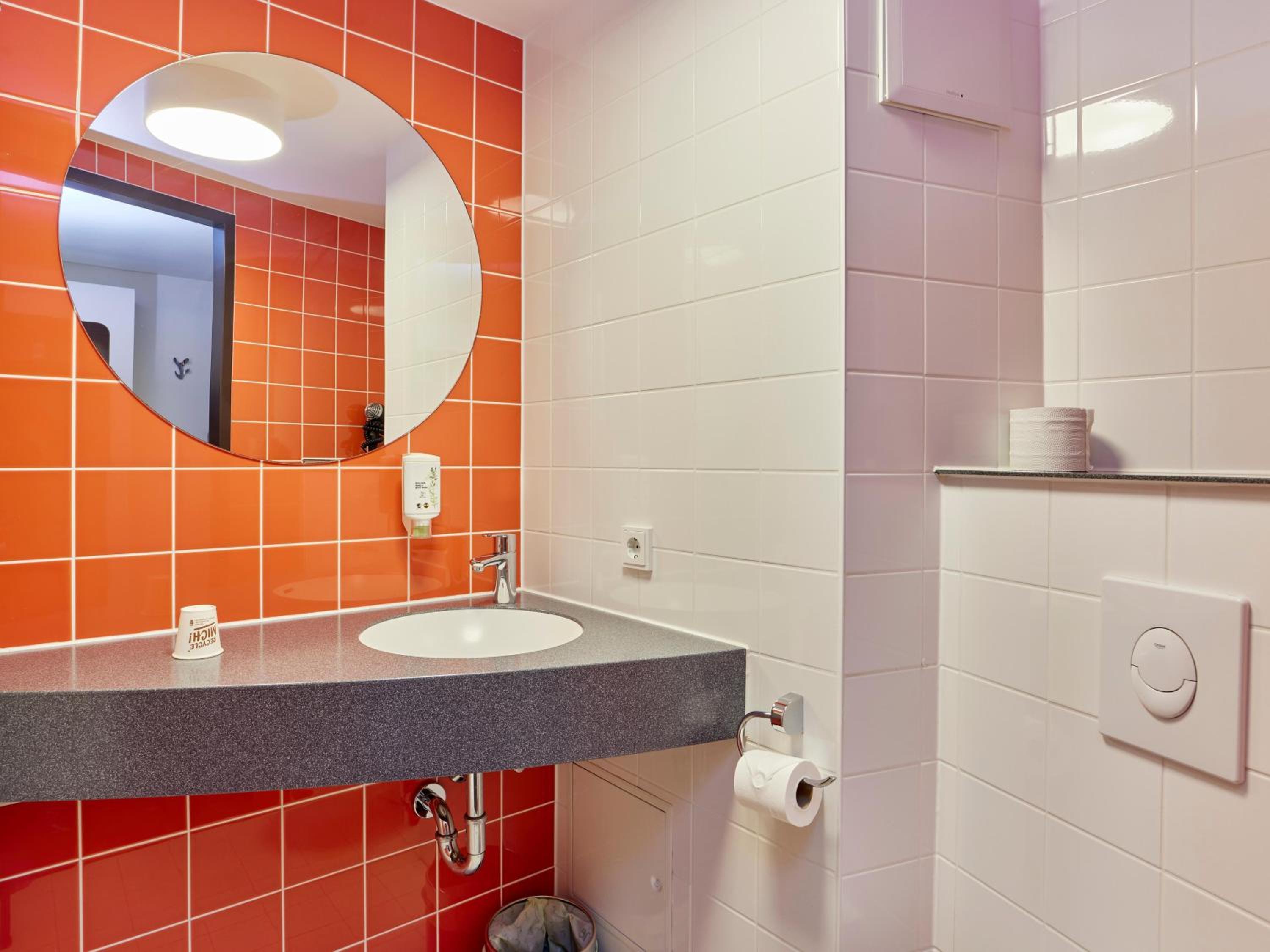 Standard Twin Room - Photo 4