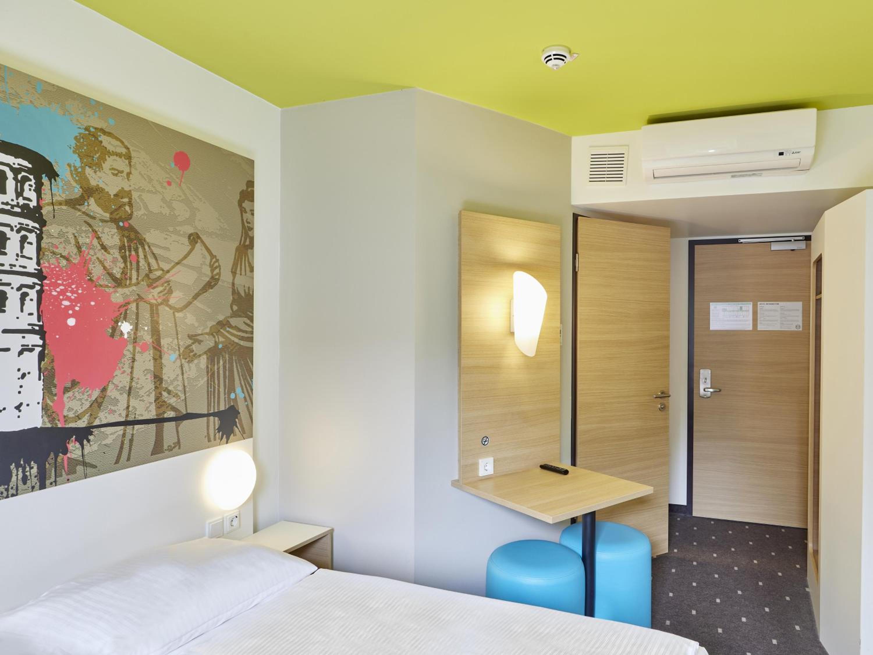 Standard Double Room - Photo 5