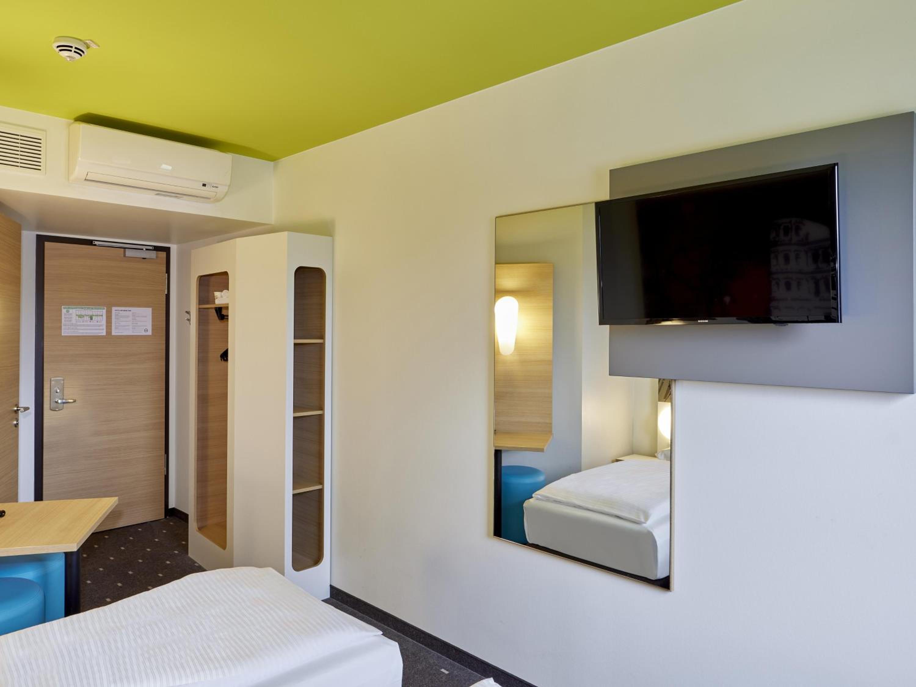 Standard Twin Room - Photo 3
