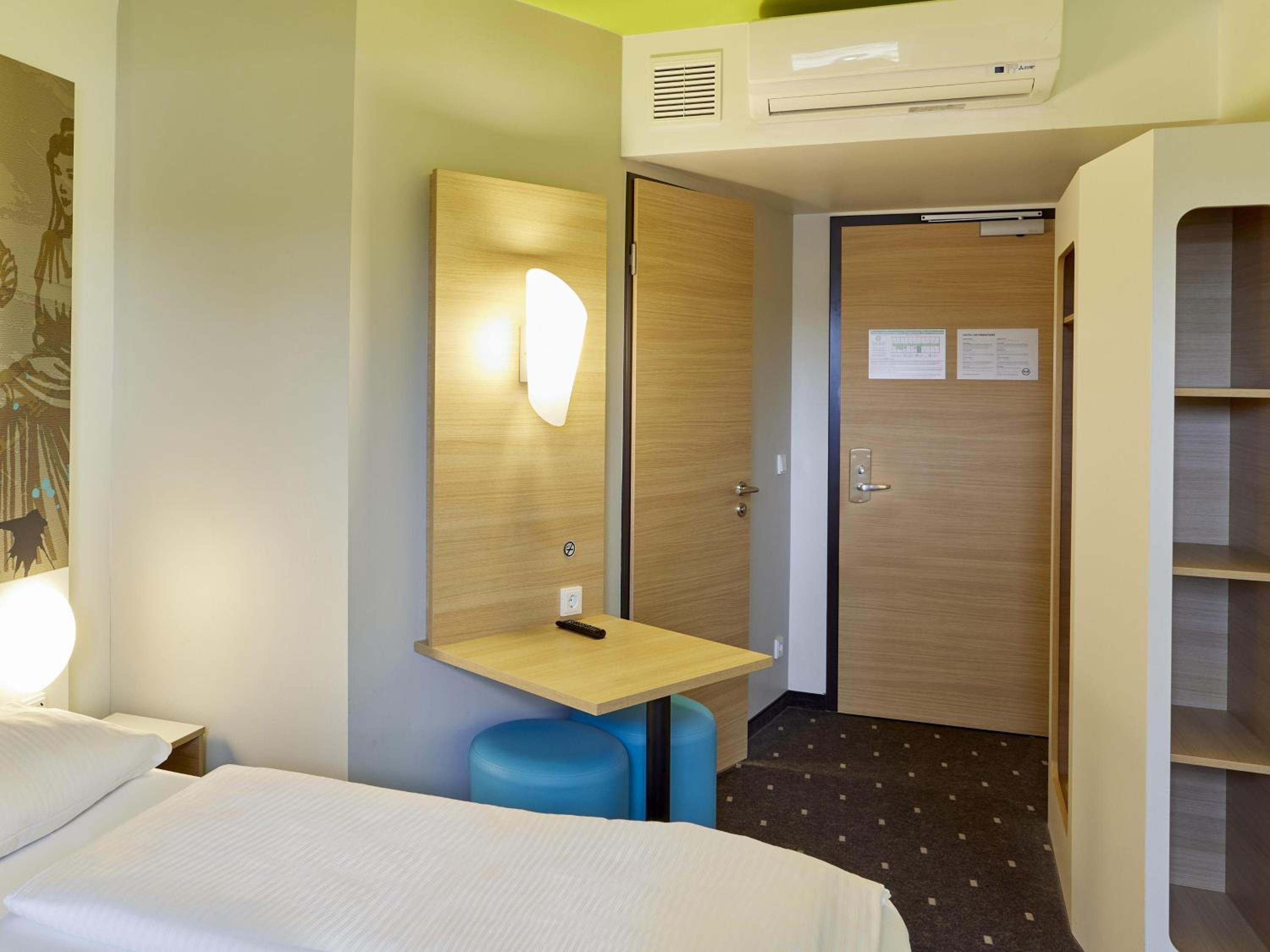 Standard Twin Room - Photo 2