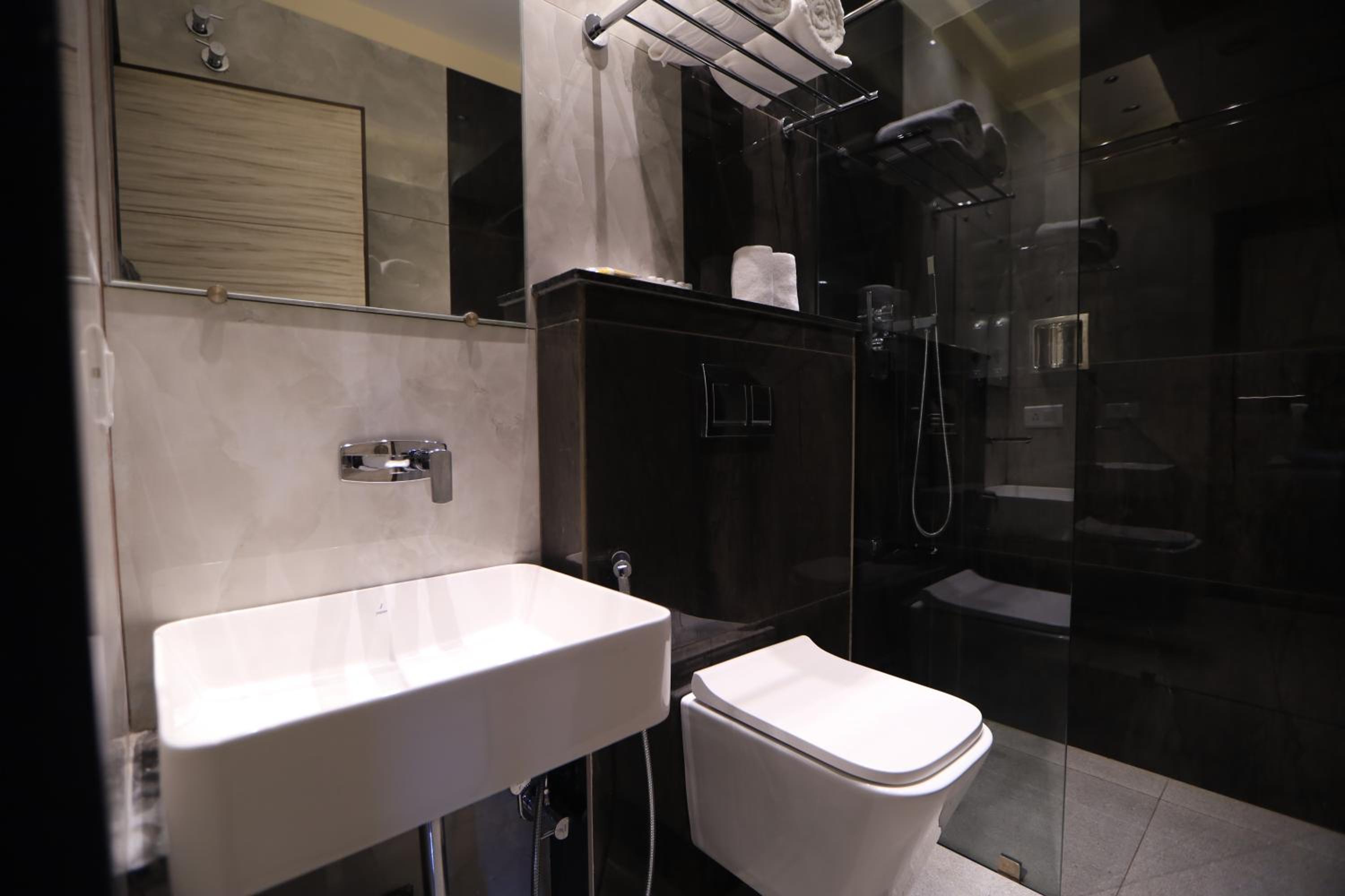 Standard Double Room - Photo 8