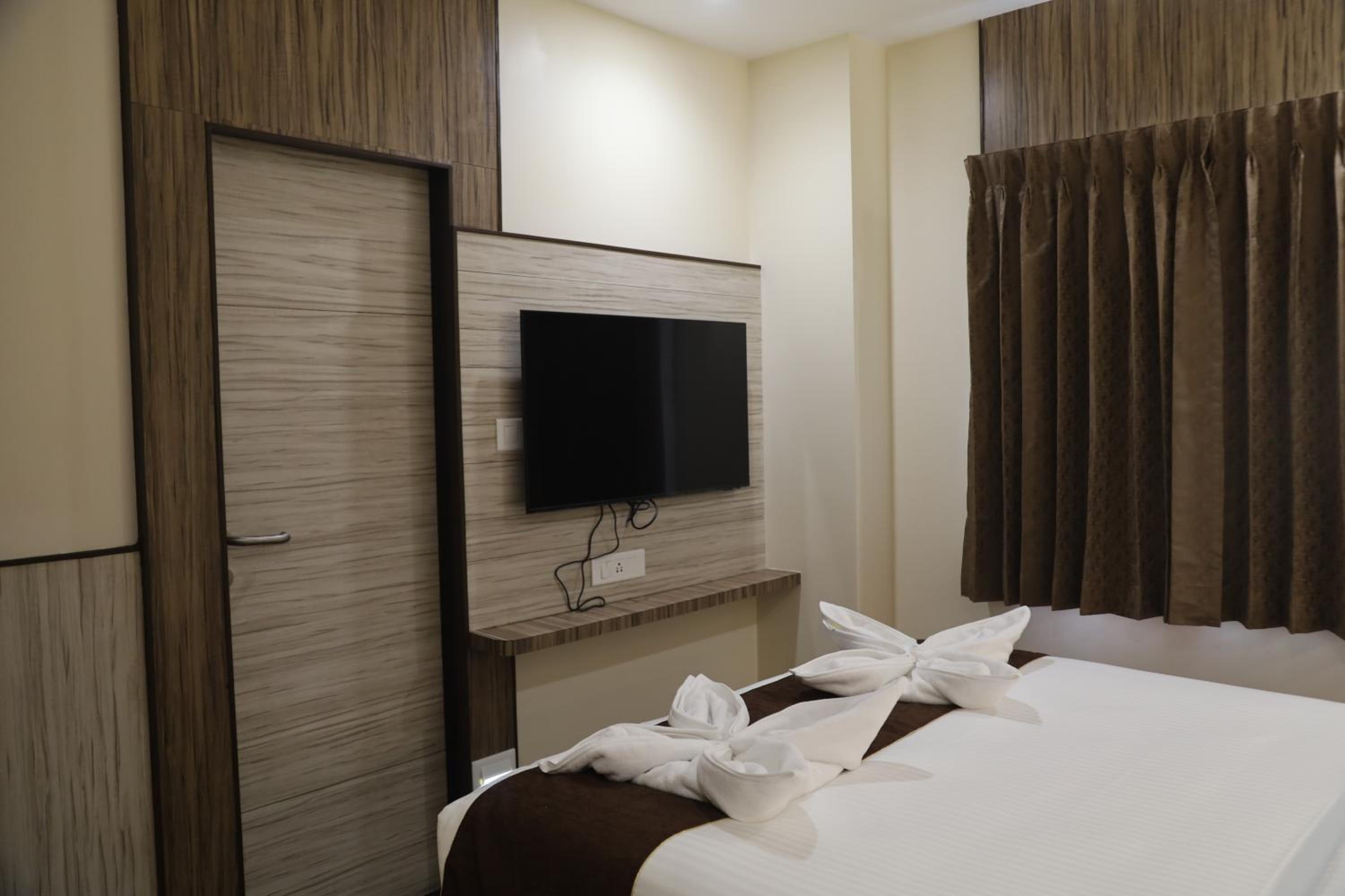 Standard Double Room - Photo 13