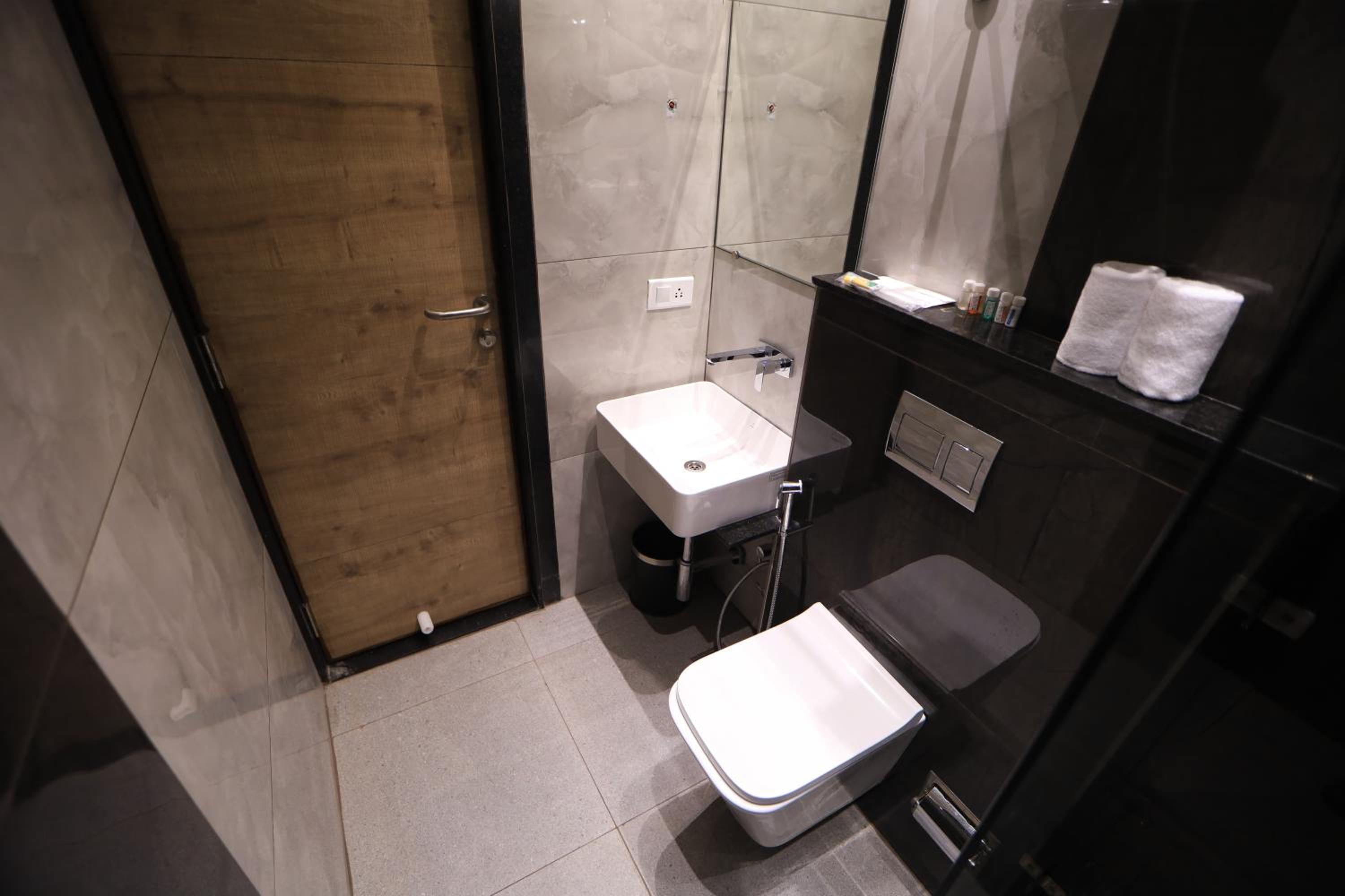 Standard Double Room - Photo 4