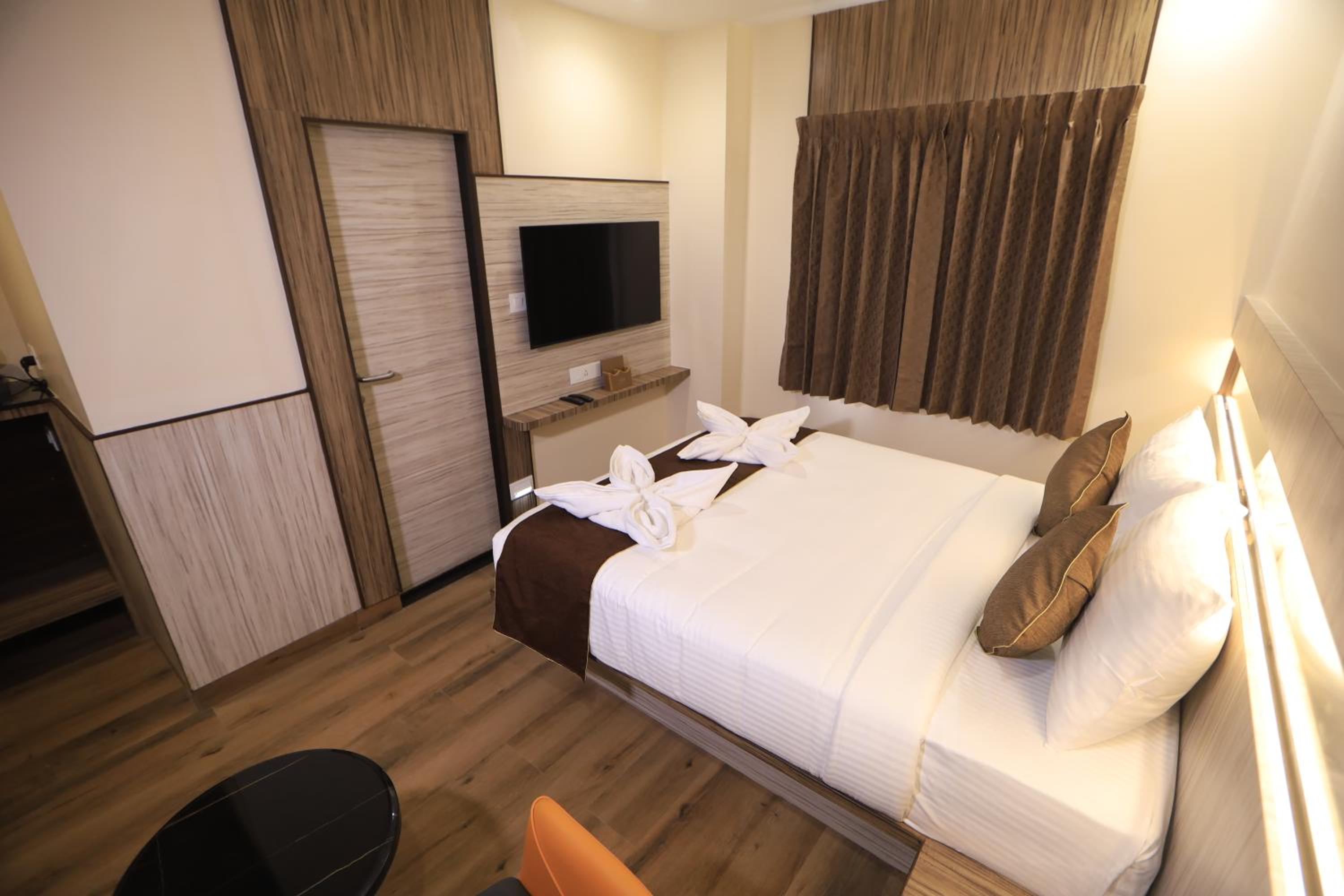 Standard Double Room - Photo 12