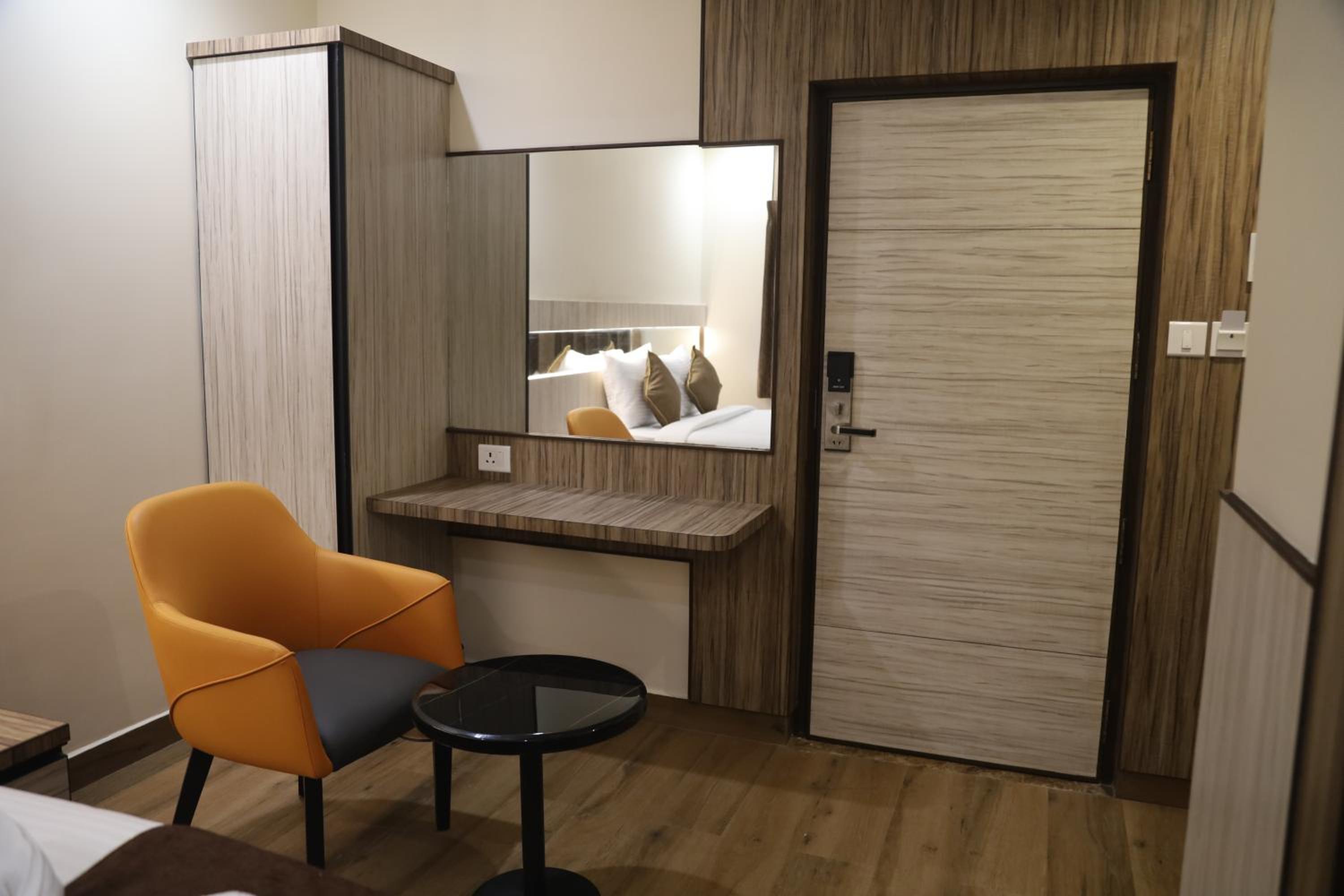 Standard Double Room - Photo 9