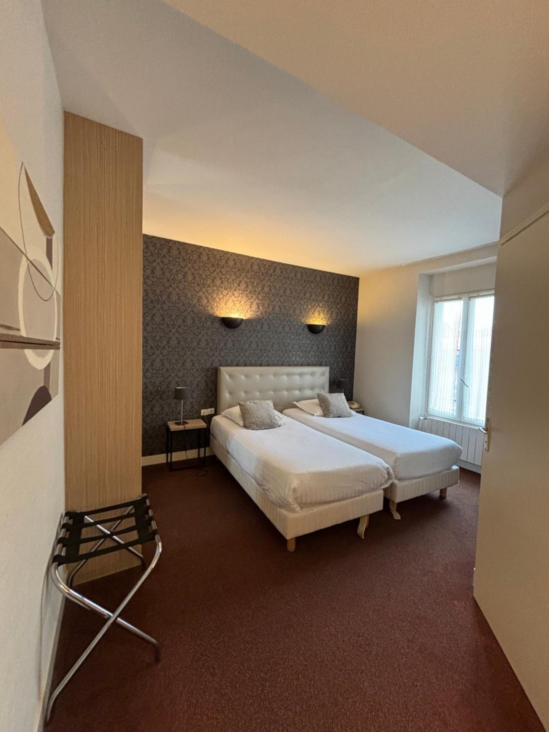 Standard Twin Room - Photo 1