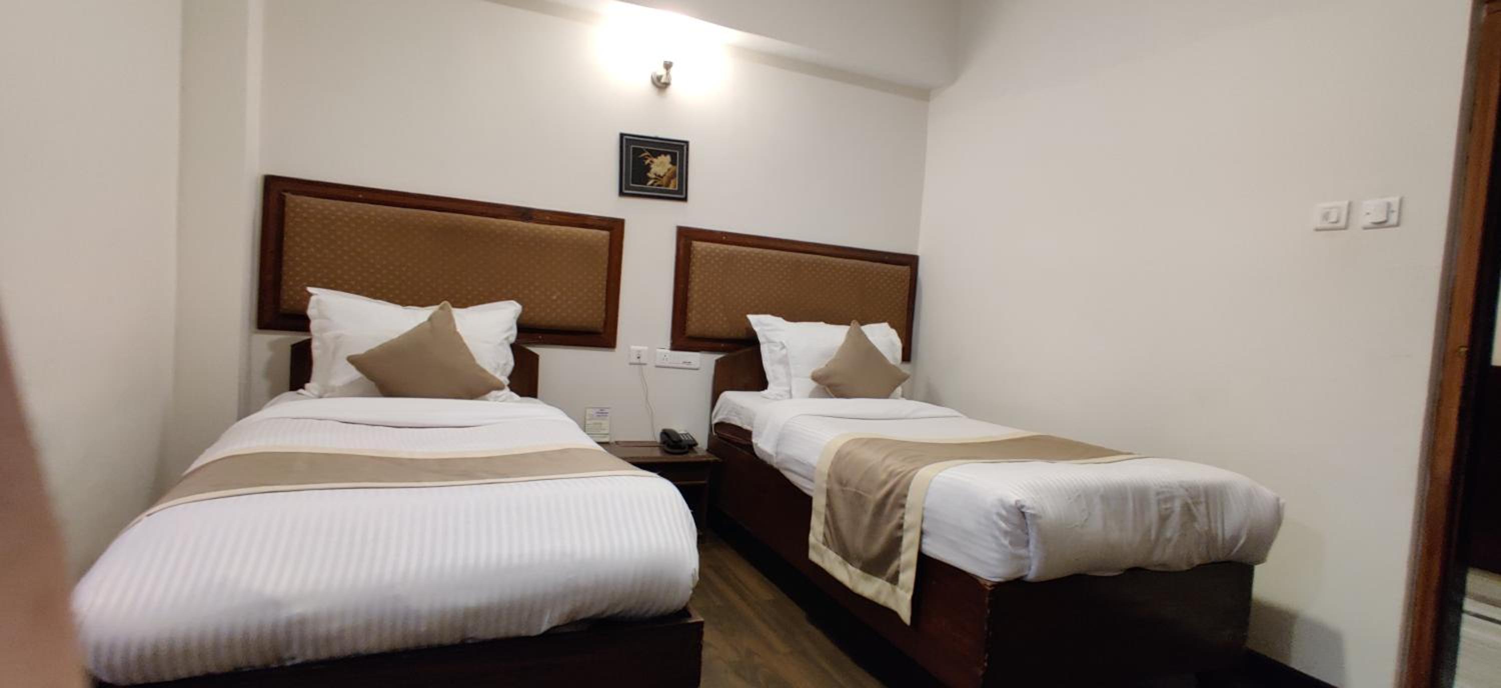 Standard Double Room - Photo 8