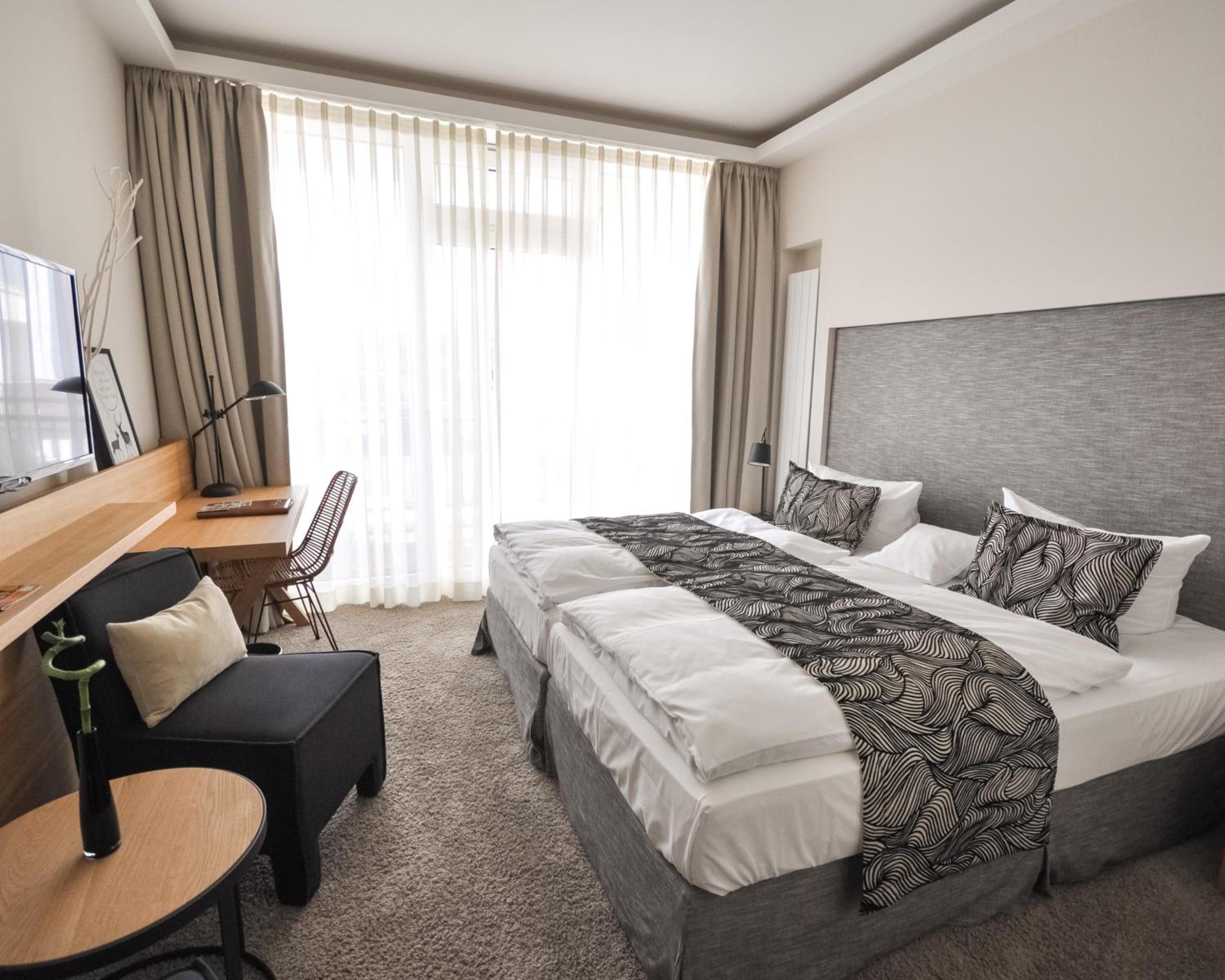Classic Double Room with Balcony and Land View (no pets) photo 2