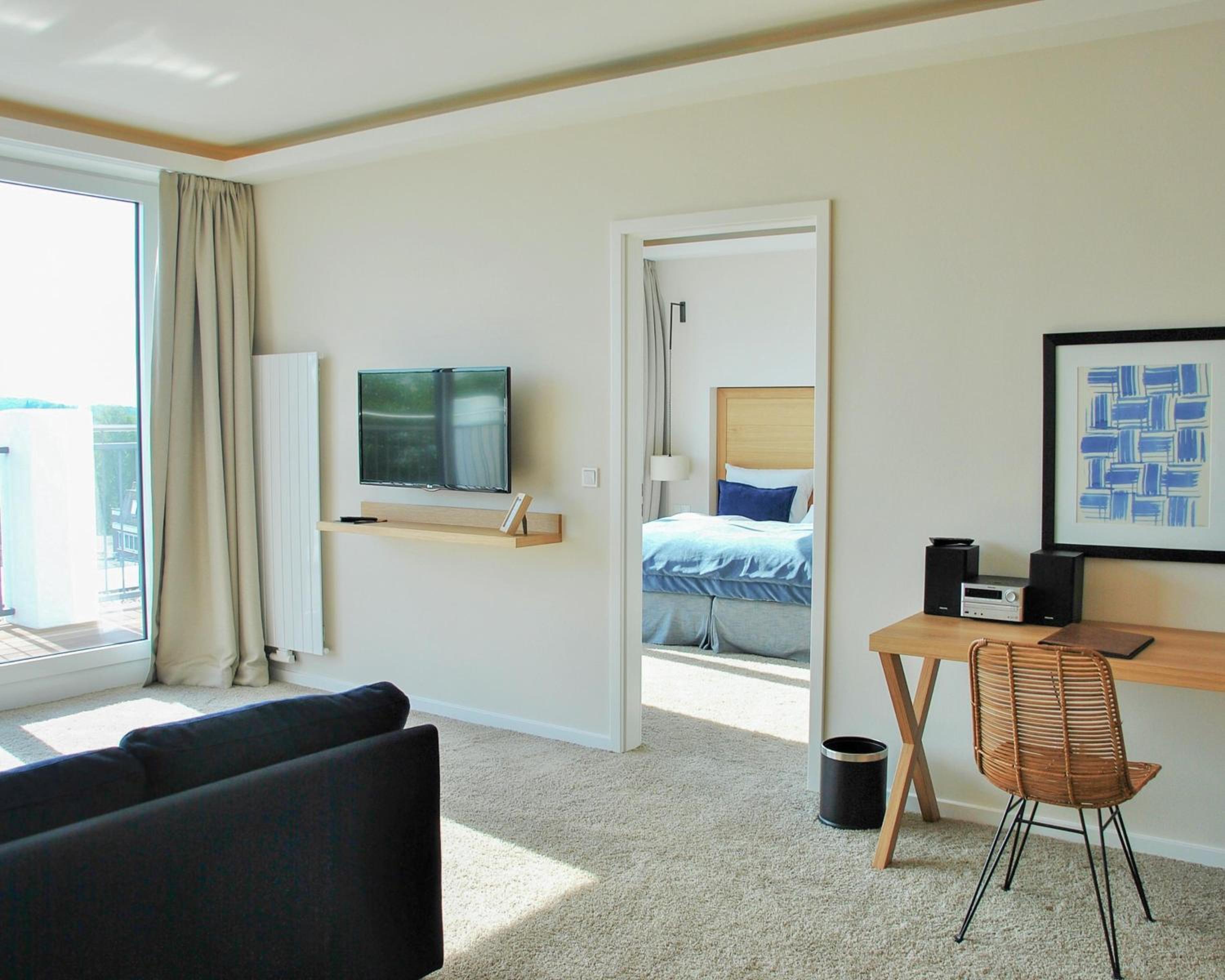 Penthouse Suite with Balcony and Partial Sea View (no pets) photo 2