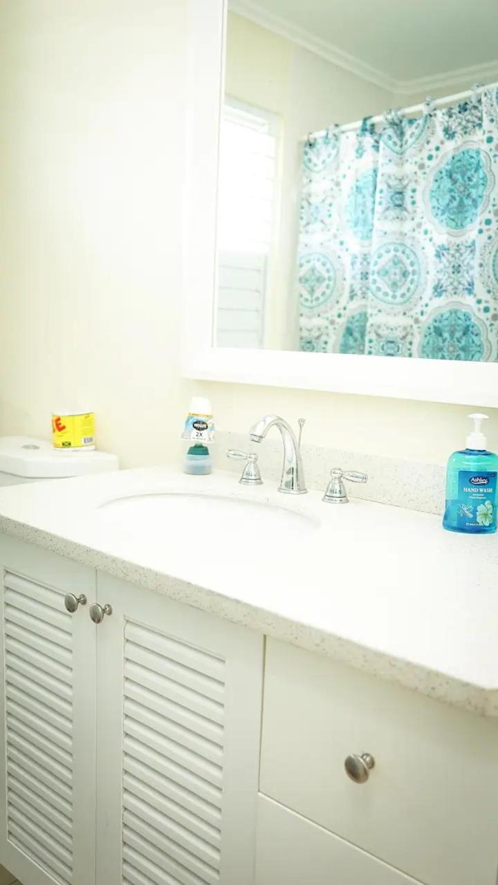 Three-Bedroom House photo 2