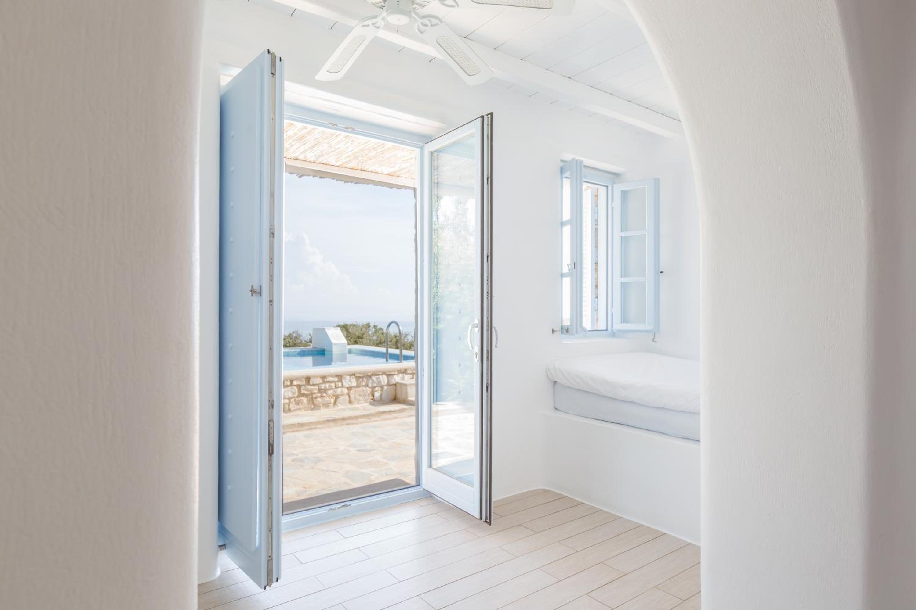  Deluxe Suite Sea View with private pool photo 3