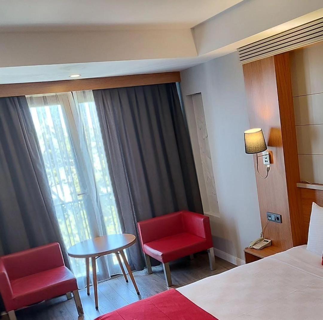 Deluxe Double or Twin Room photo 1