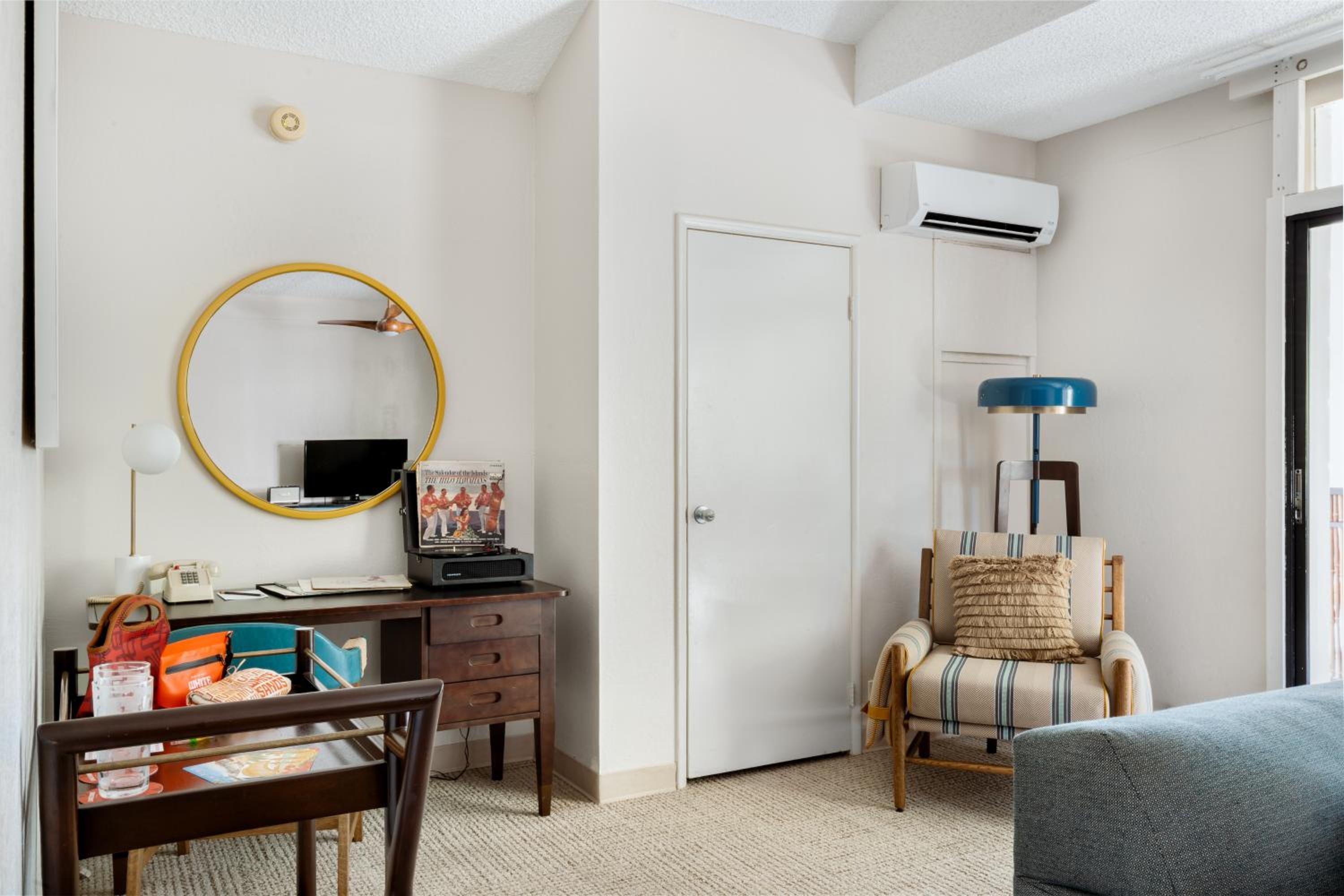 One-Bedroom Bungalow - Photo 8